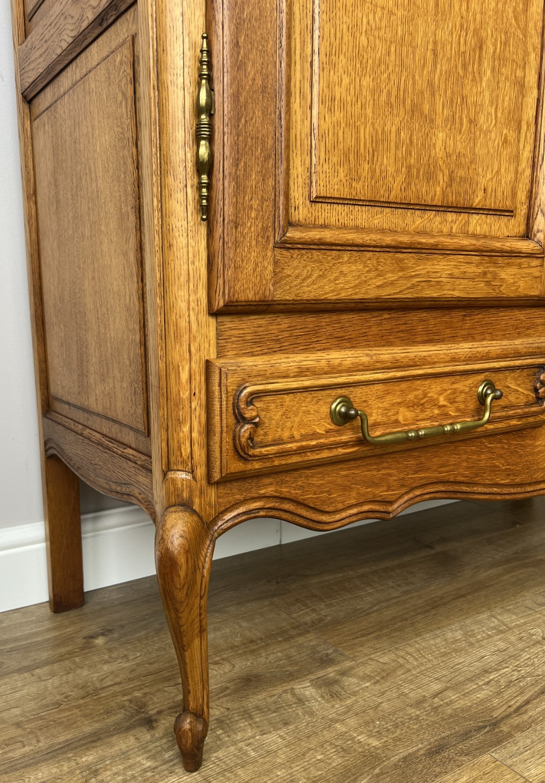 Cabinet Vintage French Louis XIV Style Sideboard Oak Carved Cupboard LOT 62686