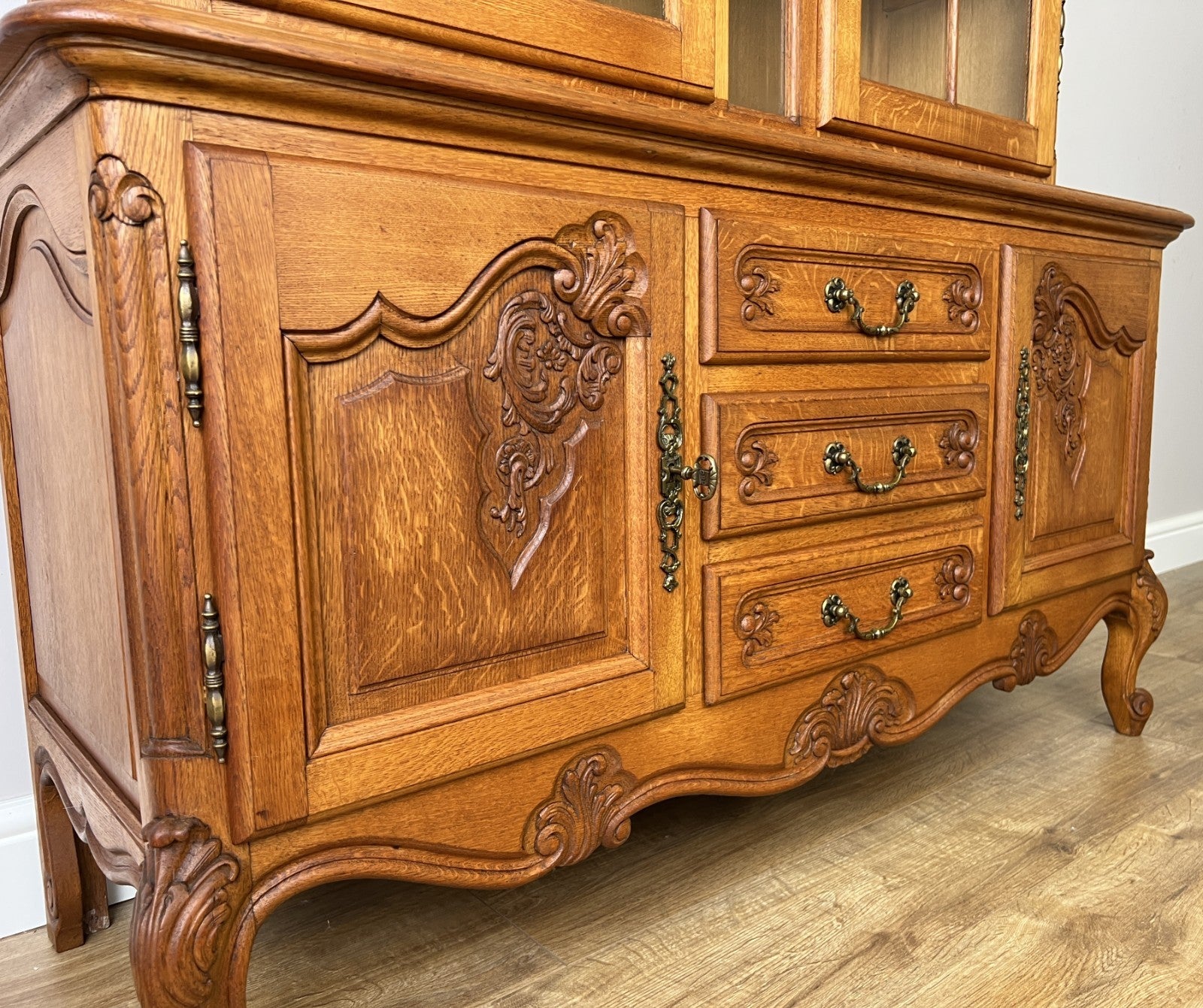 Bookcase Vintage French Louis XVI Oak Display Cabinet Carved Sideboard LOT 628510