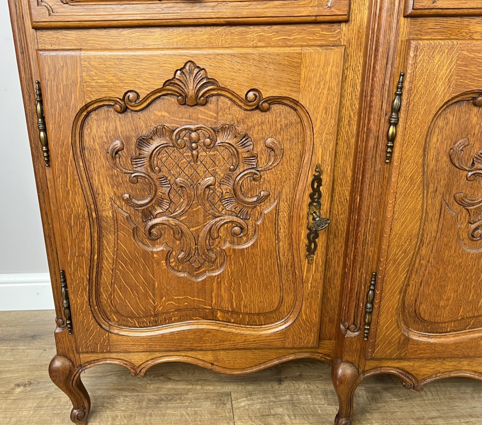 Sideboard Vintage French Louis Style Oak 4 Door Cupboard Carved Cabinet LOT 63635
