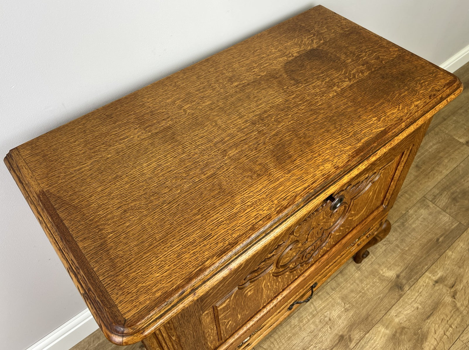 Cabinet Vintage French Louis XIV Oak Sideboard with Carved Cupboard LOT 62477