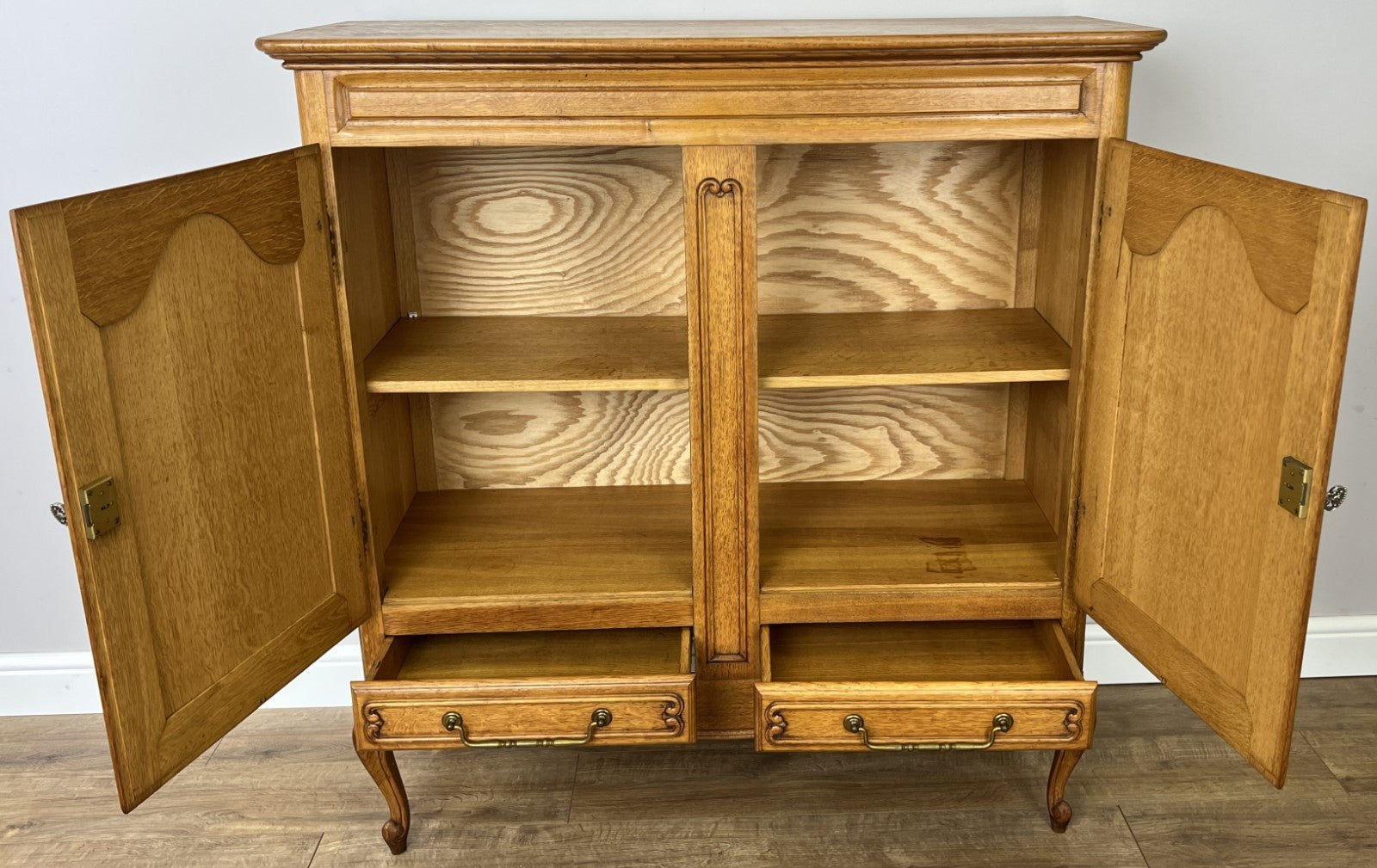 Cabinet Vintage French Louis XIV Style Sideboard Oak Carved Cupboard LOT 626811