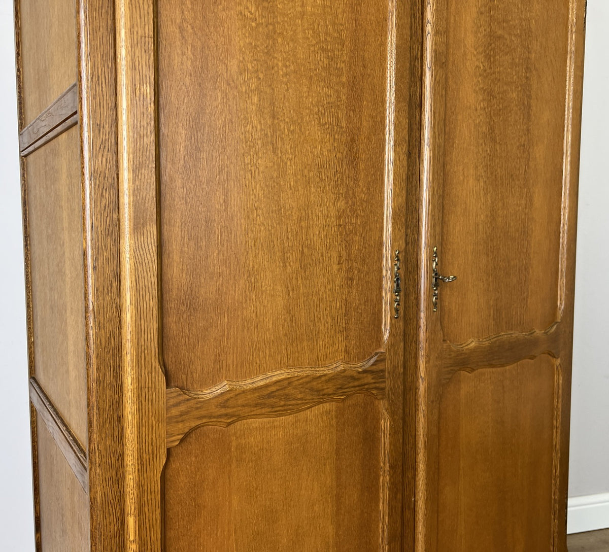 Wardrobe Vintage French Louis Oak Two Door Bedroom Storage Armoire LOT 6523