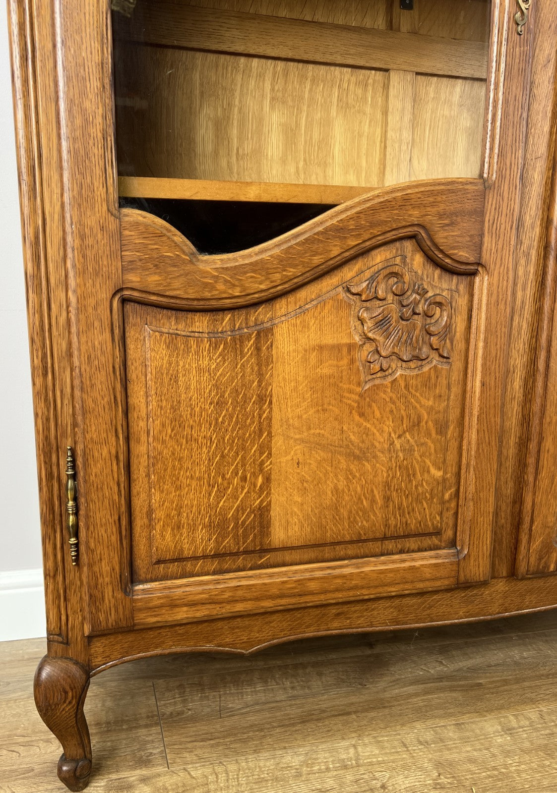 Bookcase Vintage French Louis XIV Style Oak Display Cabinet Sideboard LOT 63596