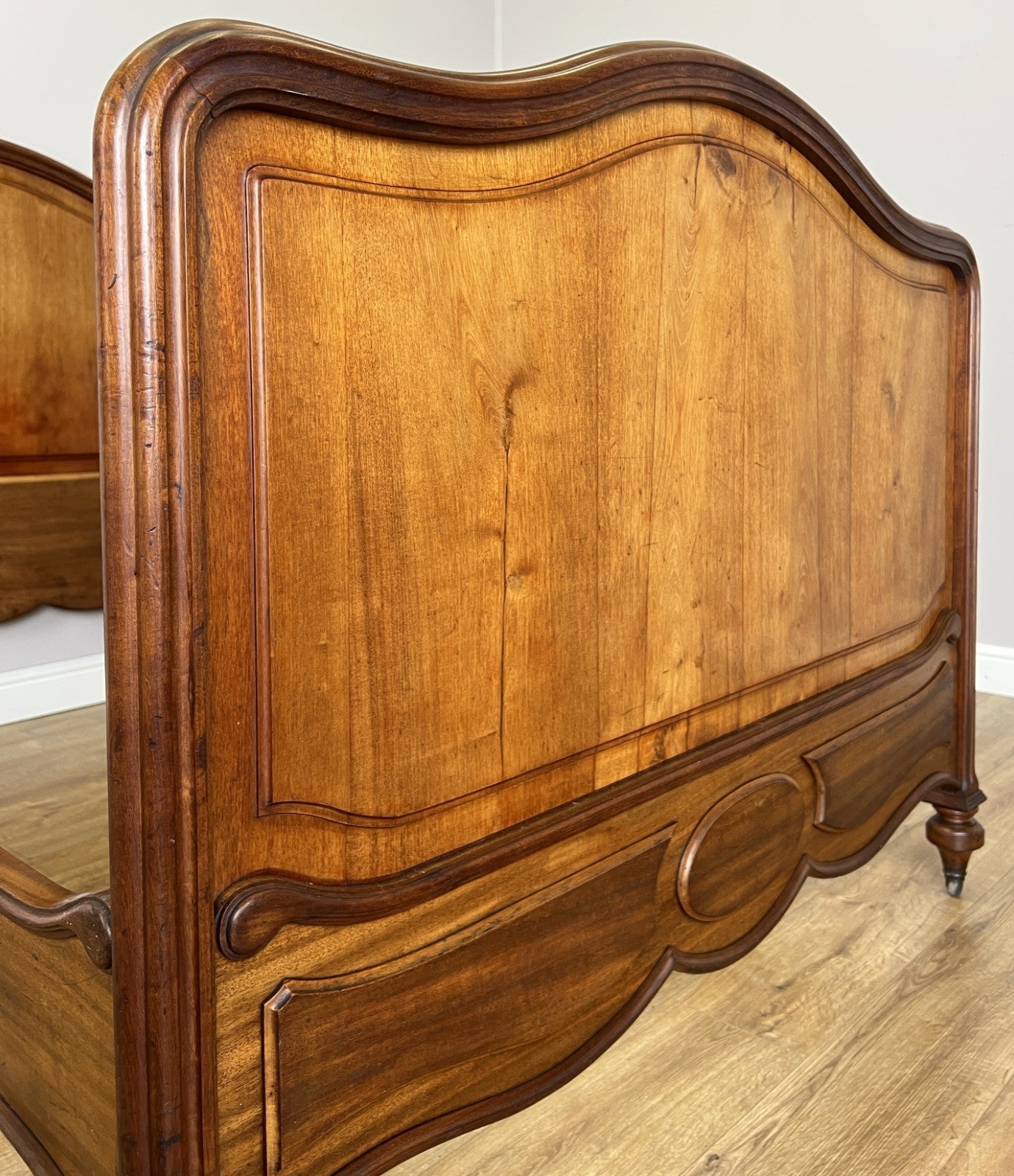 Bed Antique French Style Double Bed Frame Walnut Carved Headboard LOT 640712