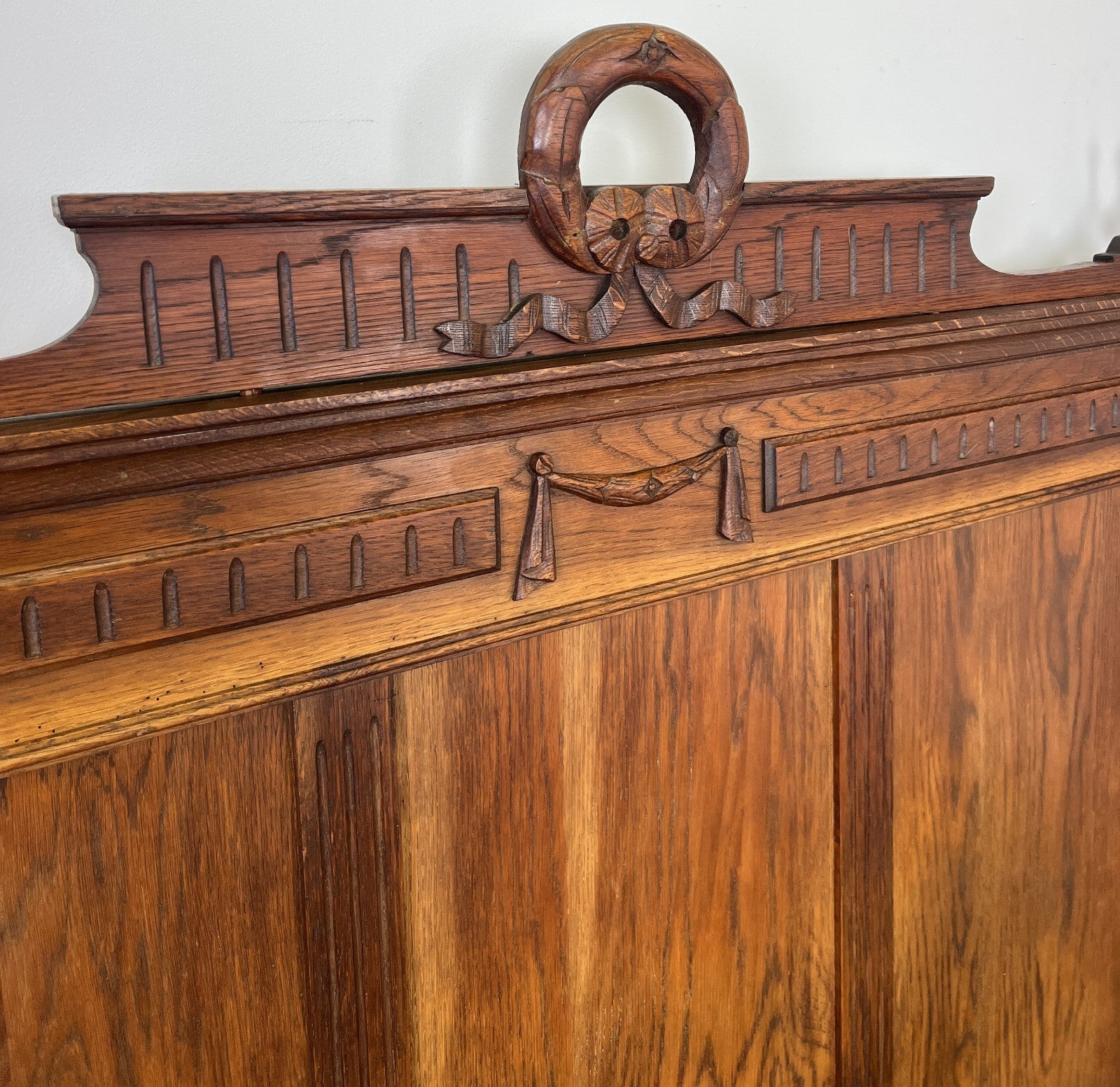 Bed Antique French Style Oak Double Bed Frame Carved Headboard LOT 609411