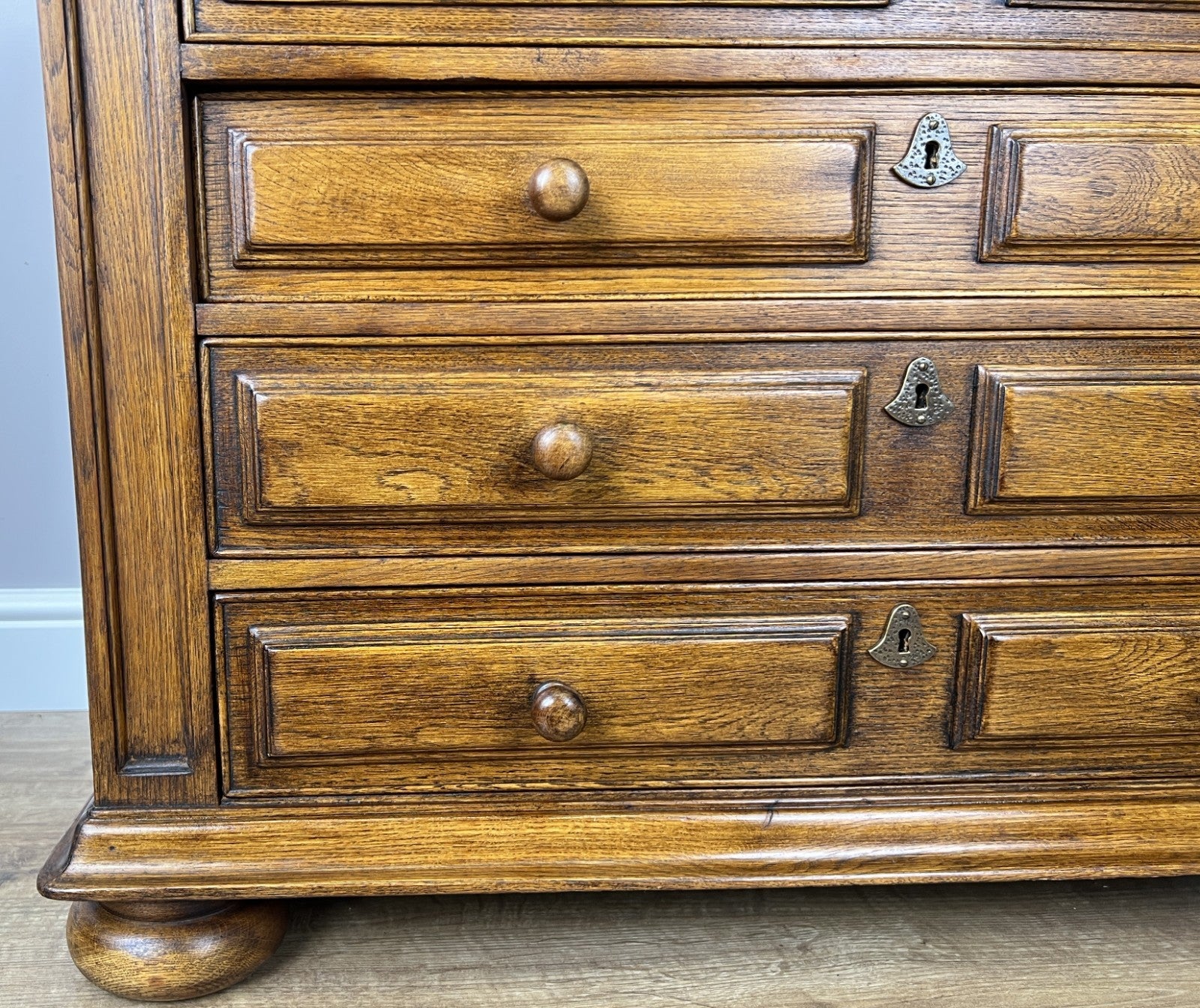 Chest of Drawers Vintage French Style Oak 4 Drawers Carved Cabinet LOT 62584
