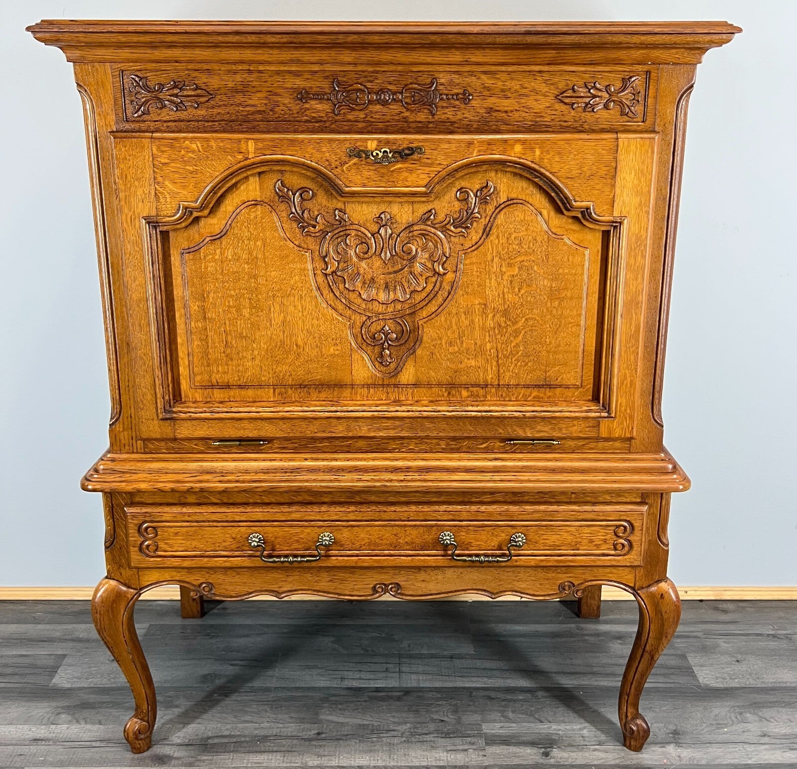 Cabinet Vintage French Style Oak Carved Sideboard with Drawer LOT 37571
