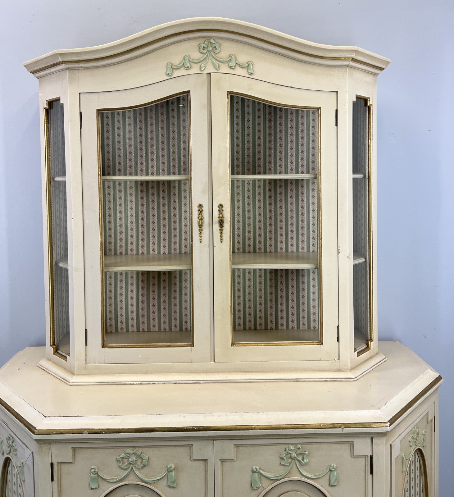 Display Cabinet Vintage French Style Shabby Chic Glazed Sideboard LOT 47922