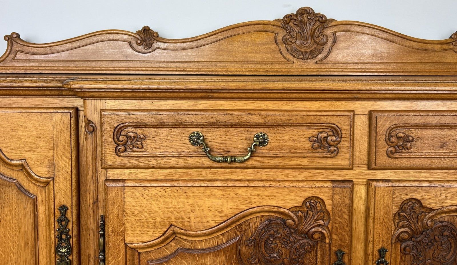 Sideboard Vintage French Louis Style Oak 4 Door Cupboard Carved Cabinet LOT 63627
