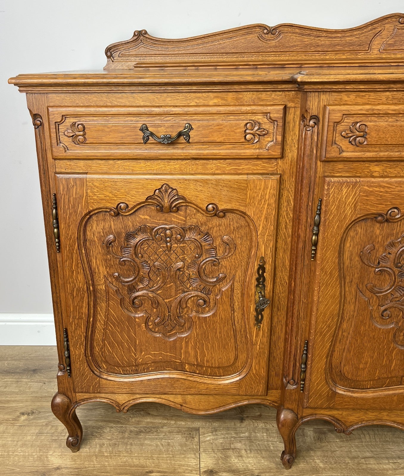 Sideboard Vintage French Louis Style Oak 4 Door Cupboard Carved Cabinet LOT 63633