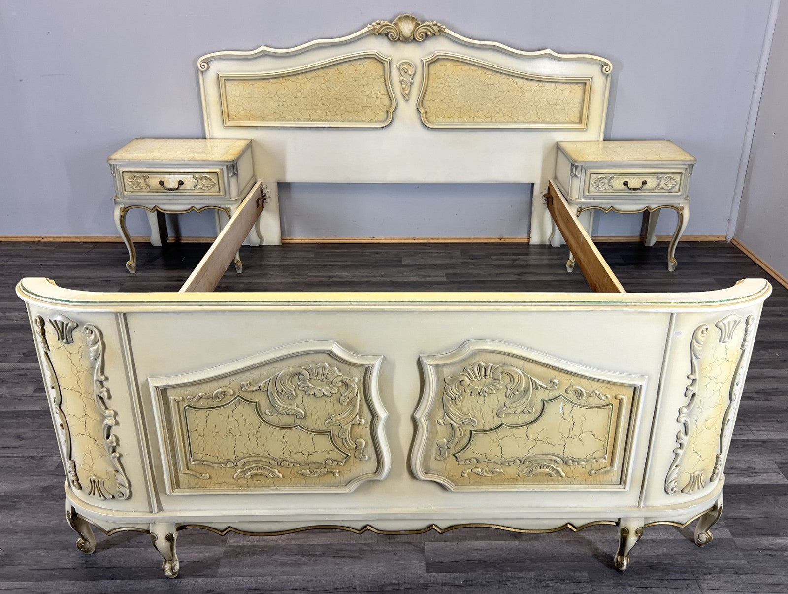 Bed Vintage Shabby Chic Double Bed Frame Headboard with Bedsides Tables LOT 46360