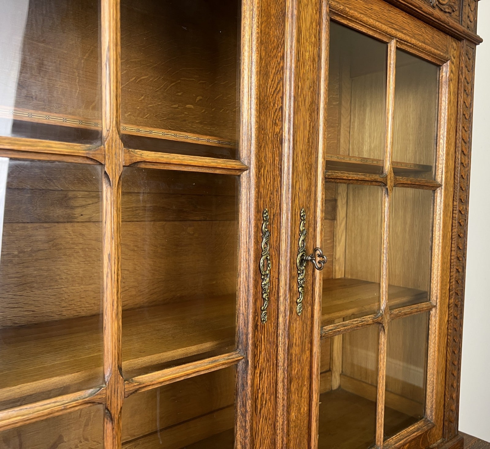 Bookcase Vintage French Oak Glazed Display Cabinet Carved Sideboard LOT 62579