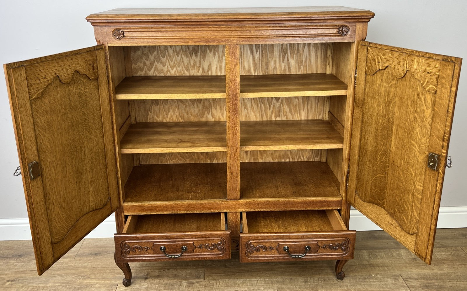 Cabinet Vintage French Louis XIV Oak Sideboard with Carved Cupboard LOT 625111