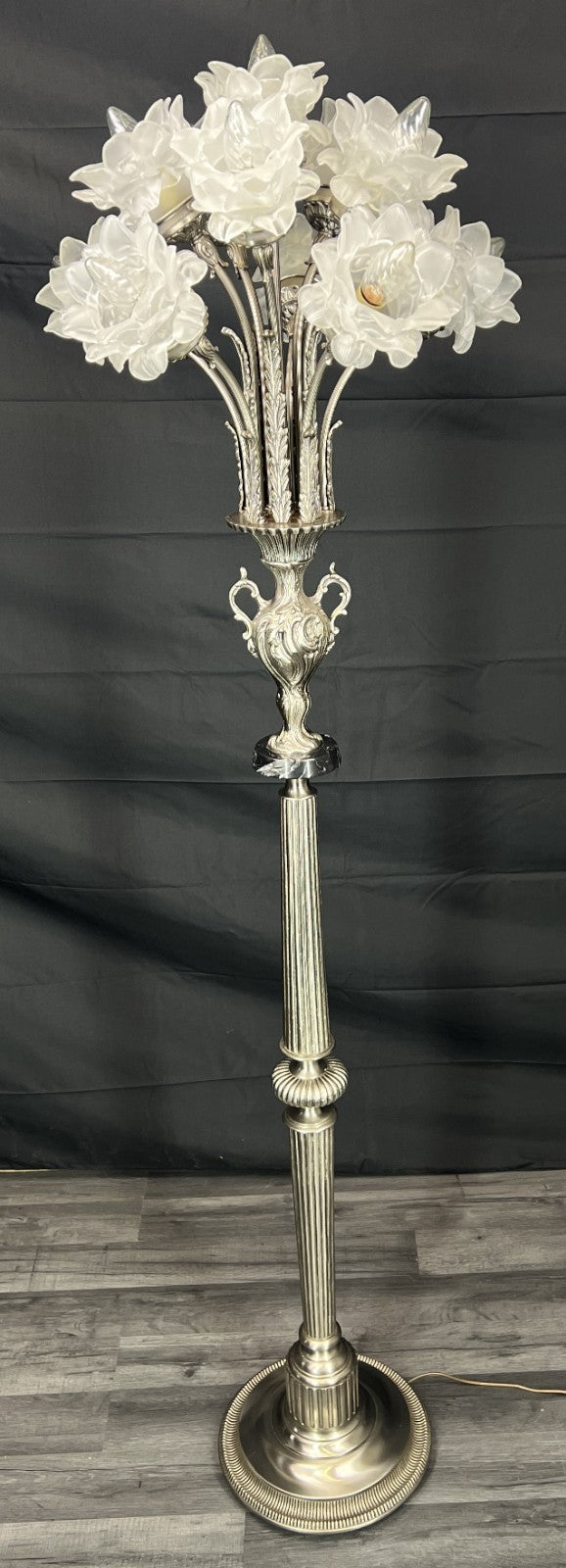 Floor Lamp Vintage French Style Standing Lamp Metal Floral Design LOT 48180