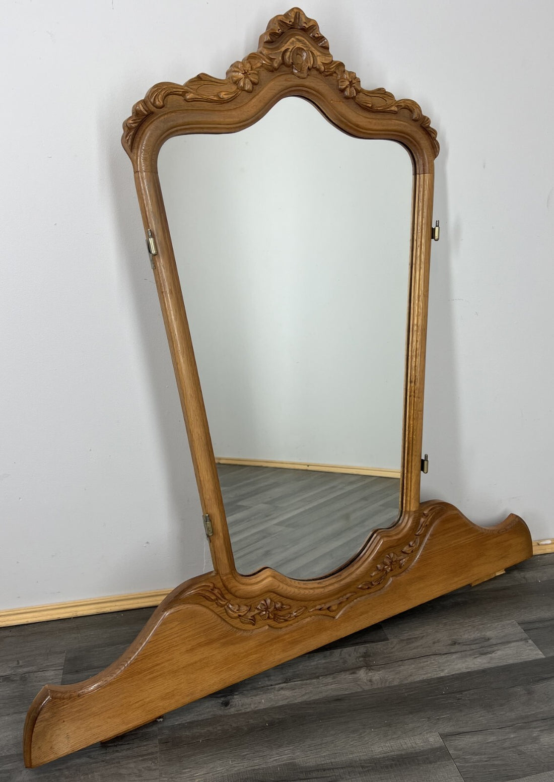 Mirror Vintage French Style Oak Carved Decorative Frame Wall Mirror LOT 32150