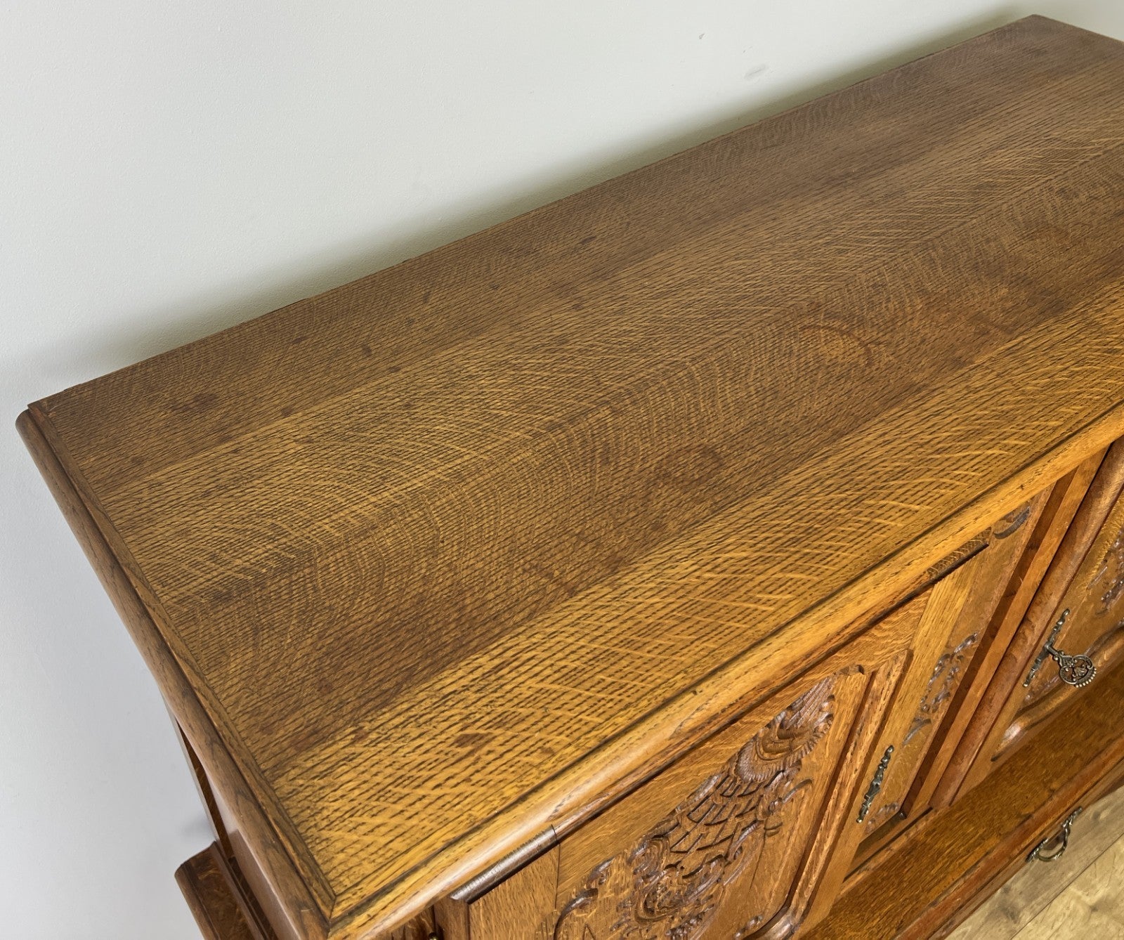 Cabinet Vintage French Louis XIV Style Oak Sideboard Carved Cupboard LOT 626610