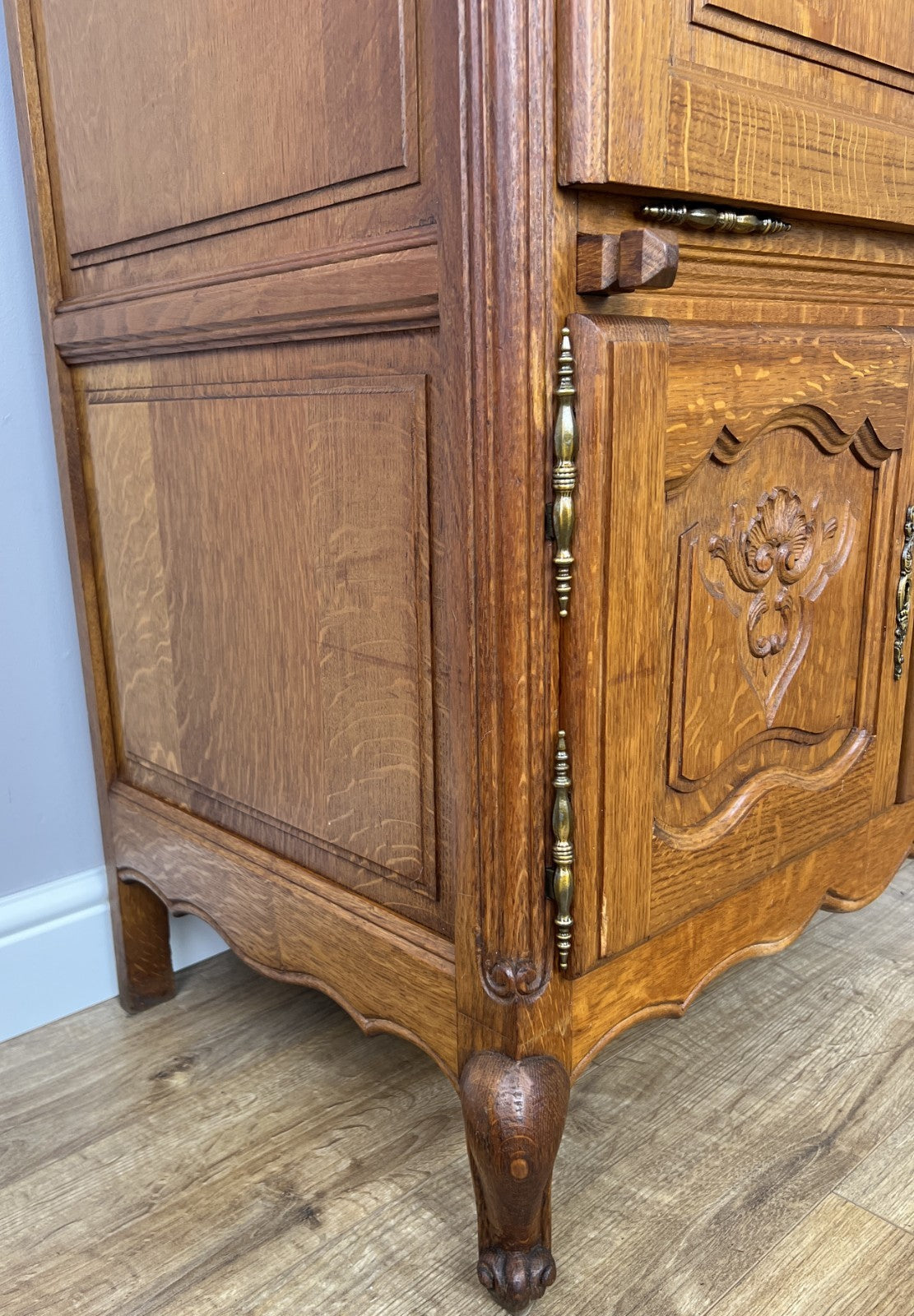Cabinet Vintage French Louis XIV Style Oak Sideboard Carved Cupboard LOT 62499