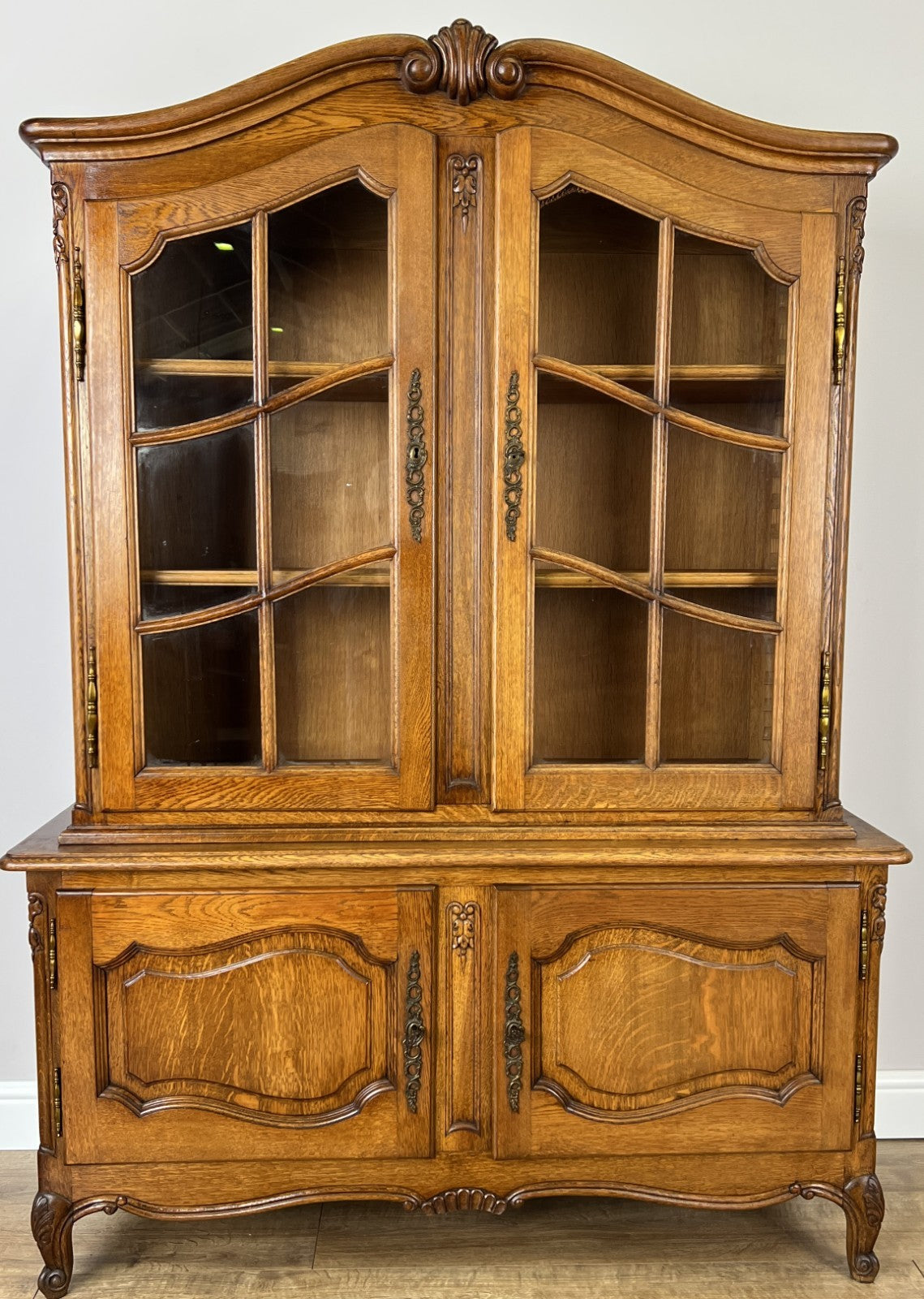 Bookcase Vintage French Louis XIV Style Oak Display Cabinet Sideboard LOT 49342