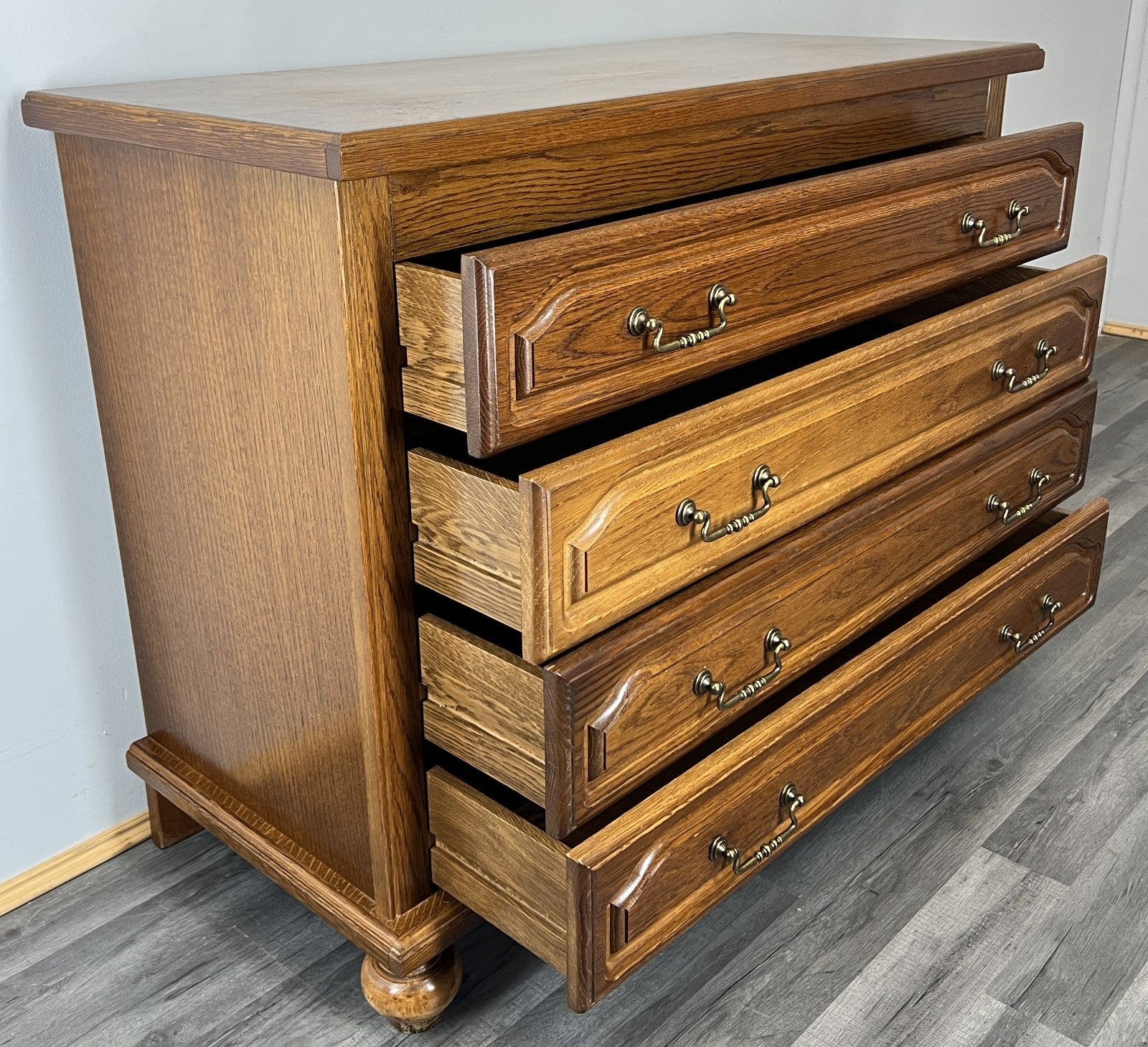 Chest of Drawers Vintage French 4 Drawers Cabinet with Brass Handles LOT 447314