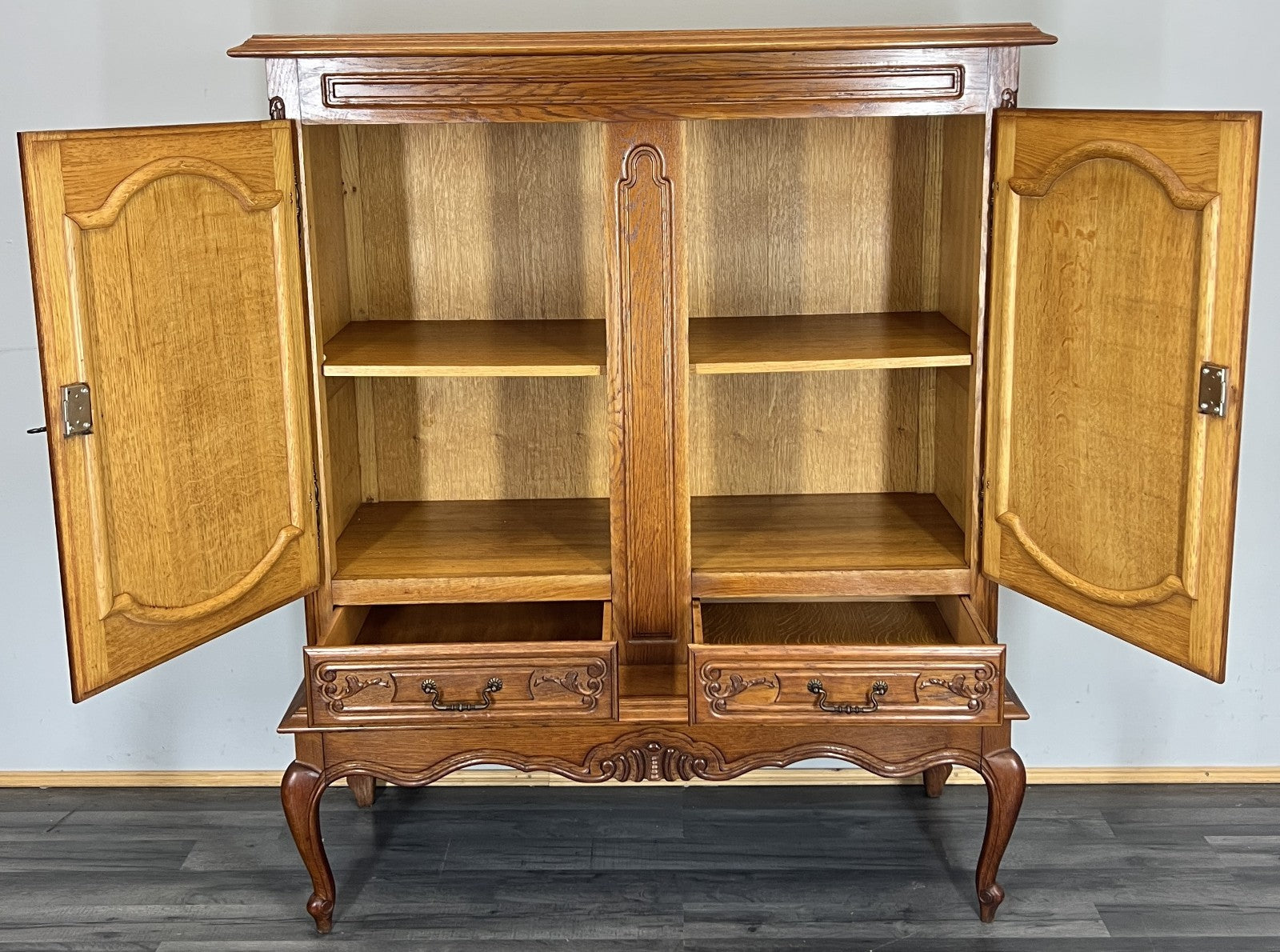 Cabinet Vintage French Louis XIV Oak Sideboard with Carved Cupboard LOT 447113