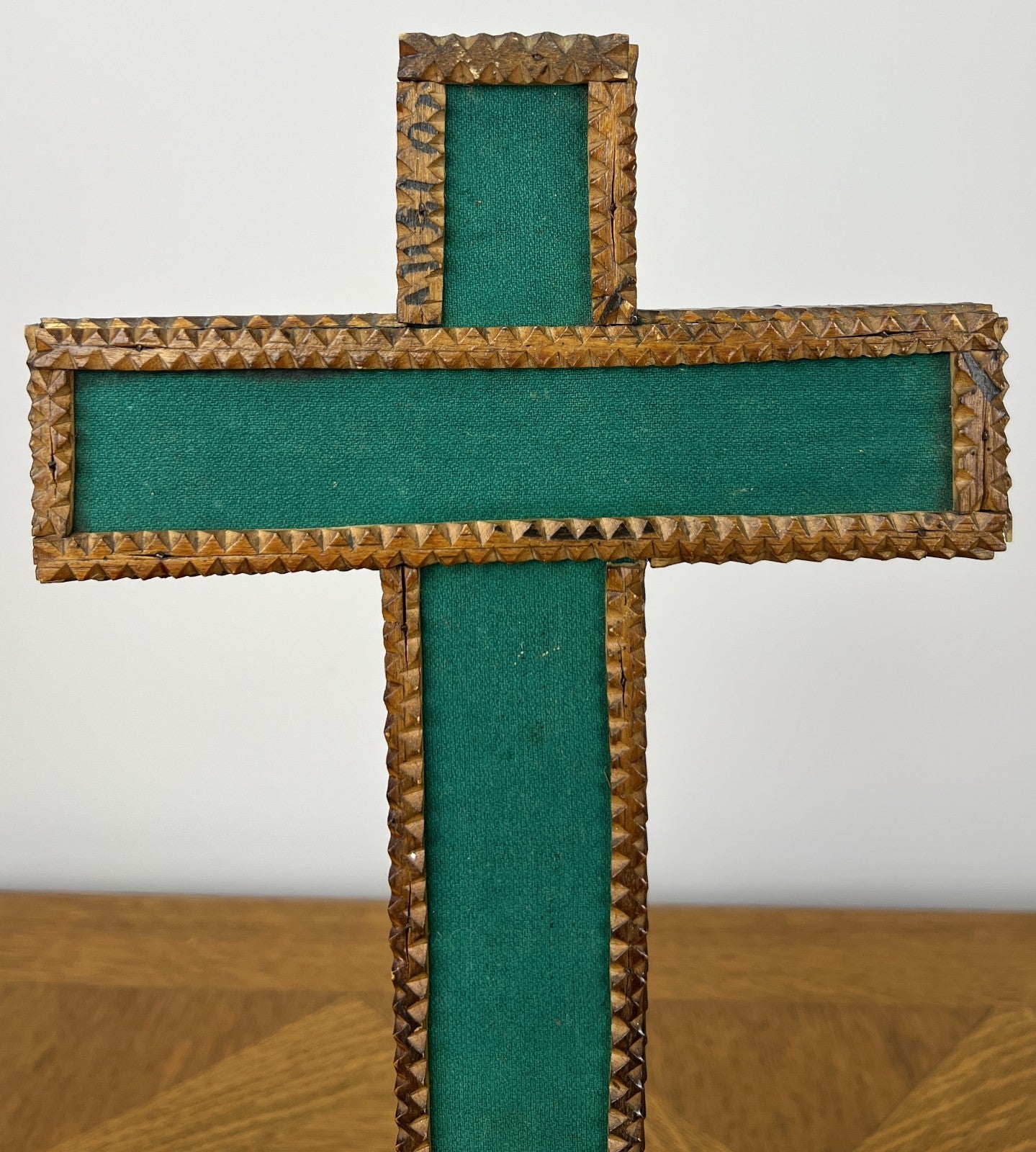 Crucifix Vintage French Style Walnut Religious Cross Metal Figurine LOT 605112