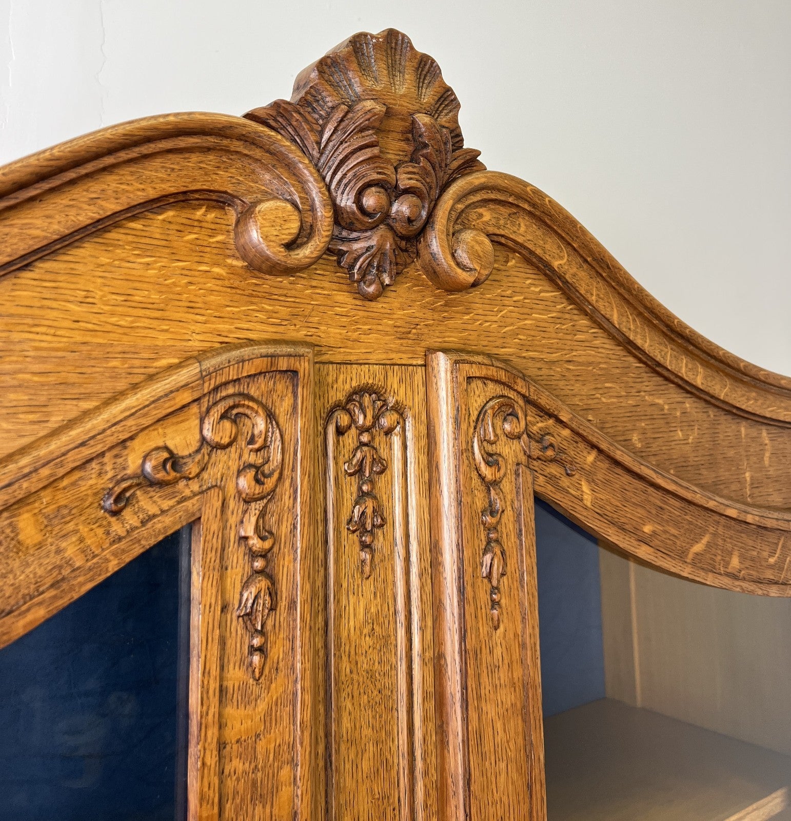 Bookcase Vintage French Louis XIV Style Oak Display Cabinet Sideboard LOT 48902