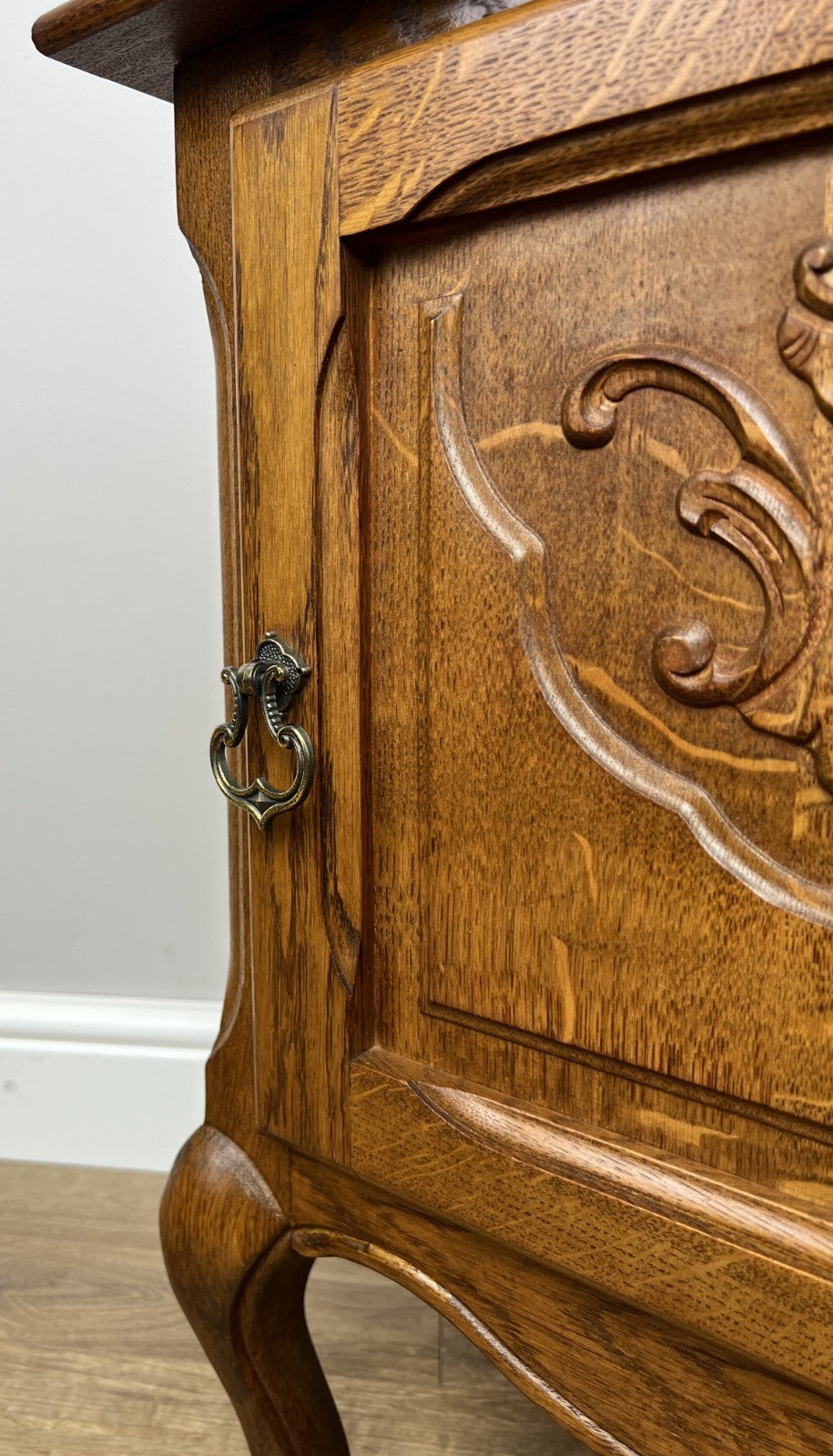 Bedside Table Vintage French Louis Style Oak Nightstand Carved Cabinet LOT 63006