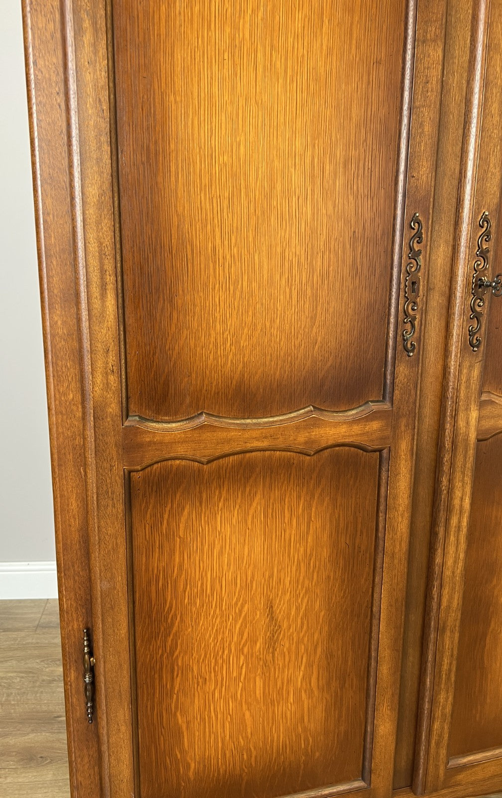 Wardrobe Vintage French Louis Oak Triple Door Carved Armoire Cabinet LOT 61034