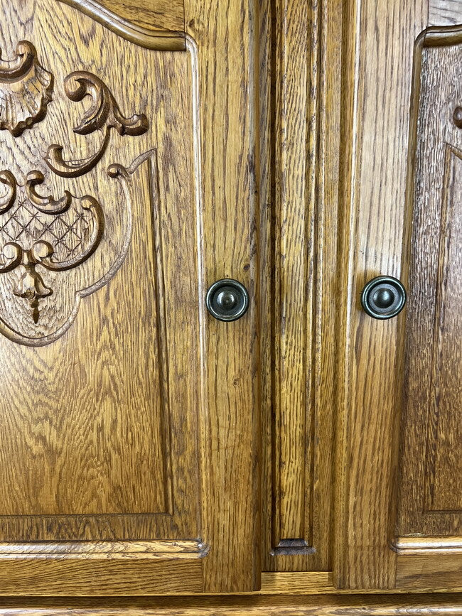 Cabinet Vintage French Louis XIV Style Oak Sideboard Carved Cabinet LOT 16463