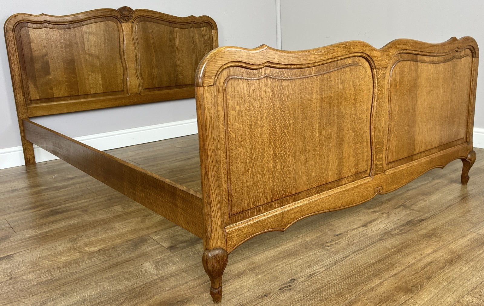 Bed Vintage French Louis Style Oak Double Bed Frame Carved Headboard LOT 63881