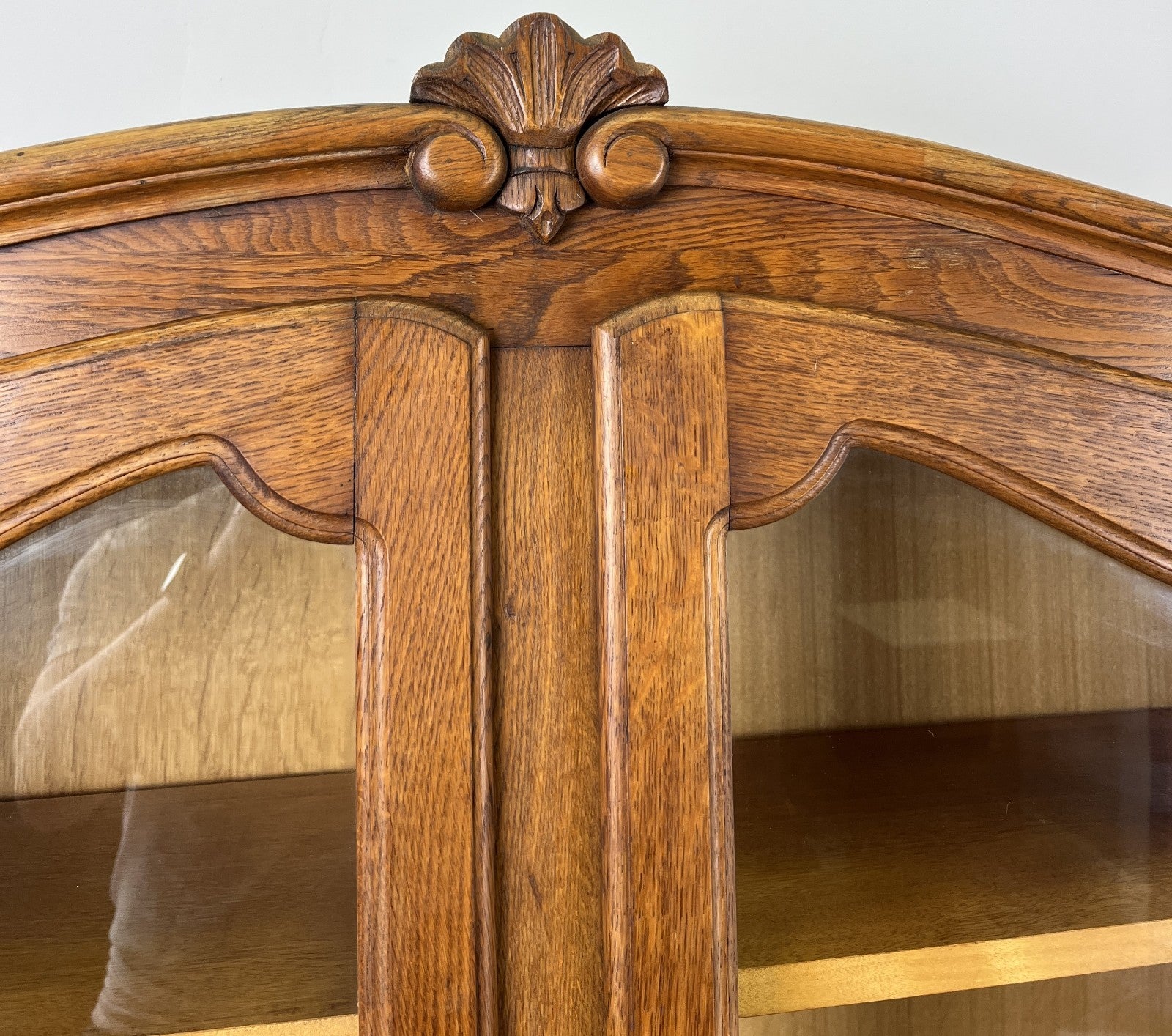 Bookcase Vintage French Louis XIV Style Oak Display Cabinet Sideboard LOT 63595