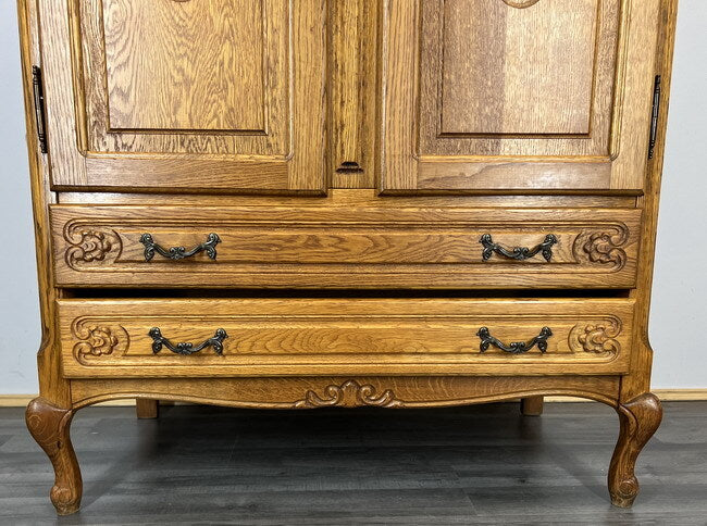 Cabinet Vintage French Louis XIV Style Oak Sideboard Carved Cabinet LOT 16465