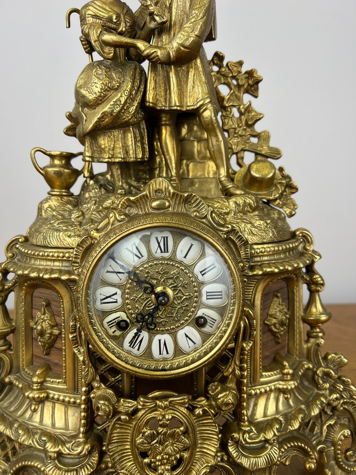 Clock Vintage French Brass Ornate Romantic Couple Mantel Clock LOT 60523