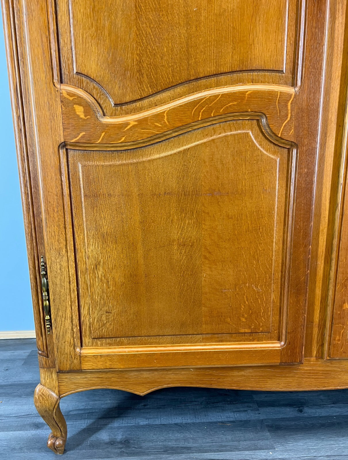438369