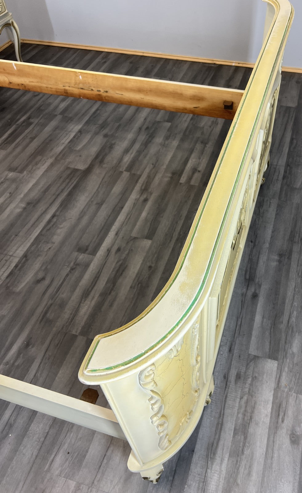 Bed Vintage Shabby Chic Double Bed Frame Headboard with Bedsides Tables LOT 46369