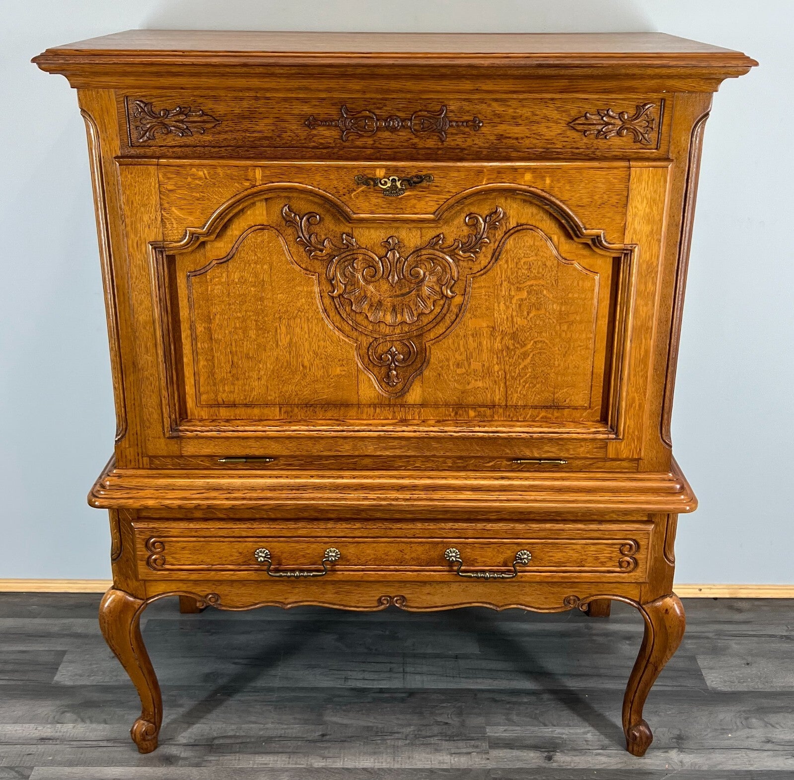 Cabinet Vintage French Style Oak Carved Sideboard with Drawer LOT 37570