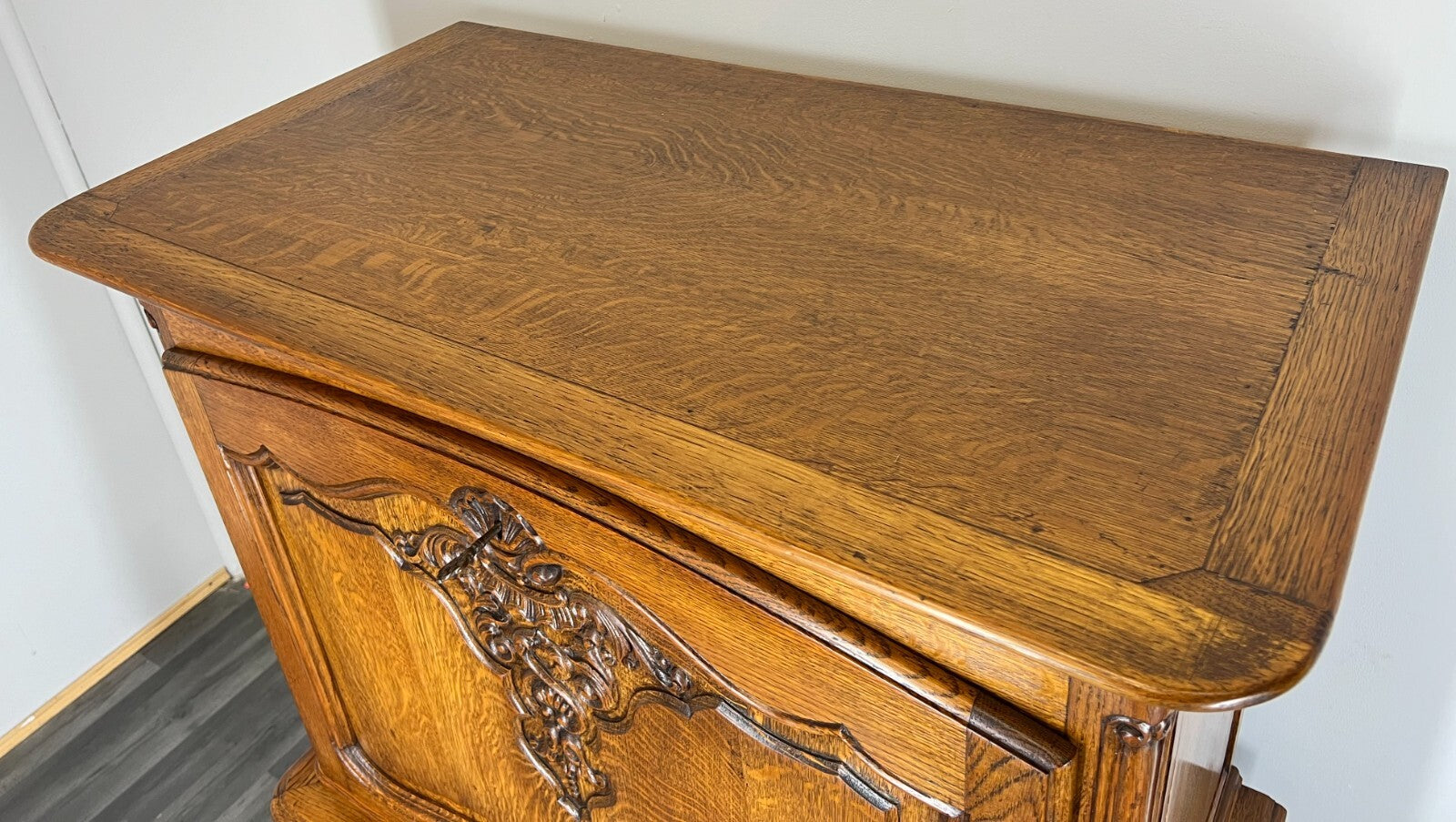 Cabinet Vintage French Louis XIV Style Cabriole Legs Carved Sideboard LOT 291712