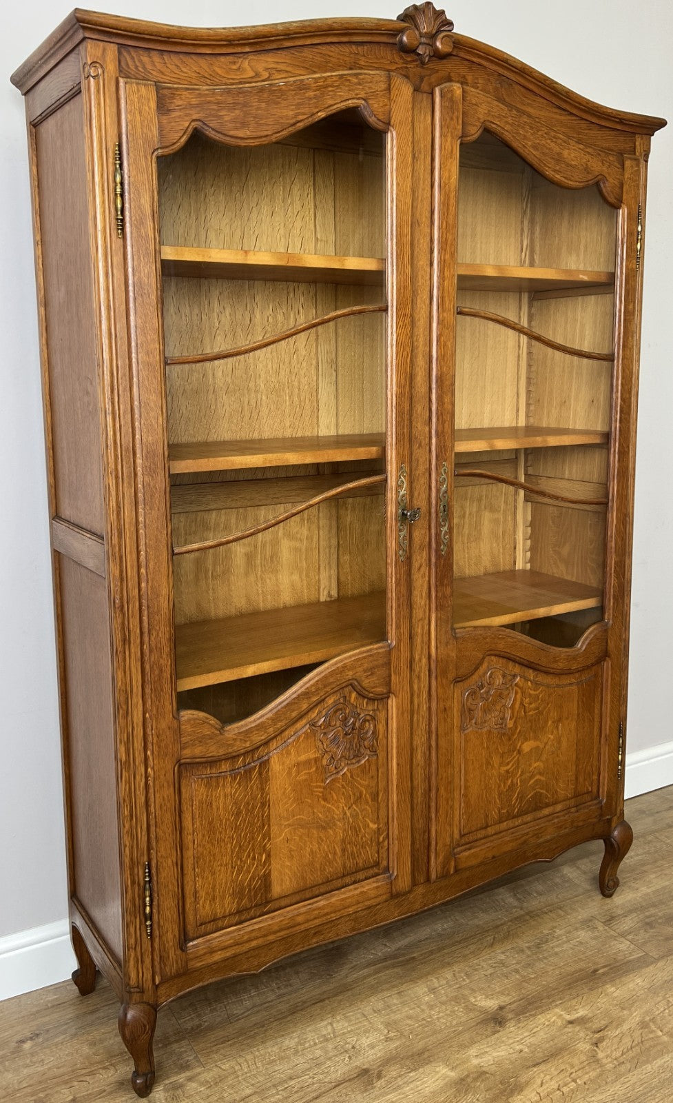 Bookcase Vintage French Louis XIV Style Oak Display Cabinet Sideboard LOT 63591