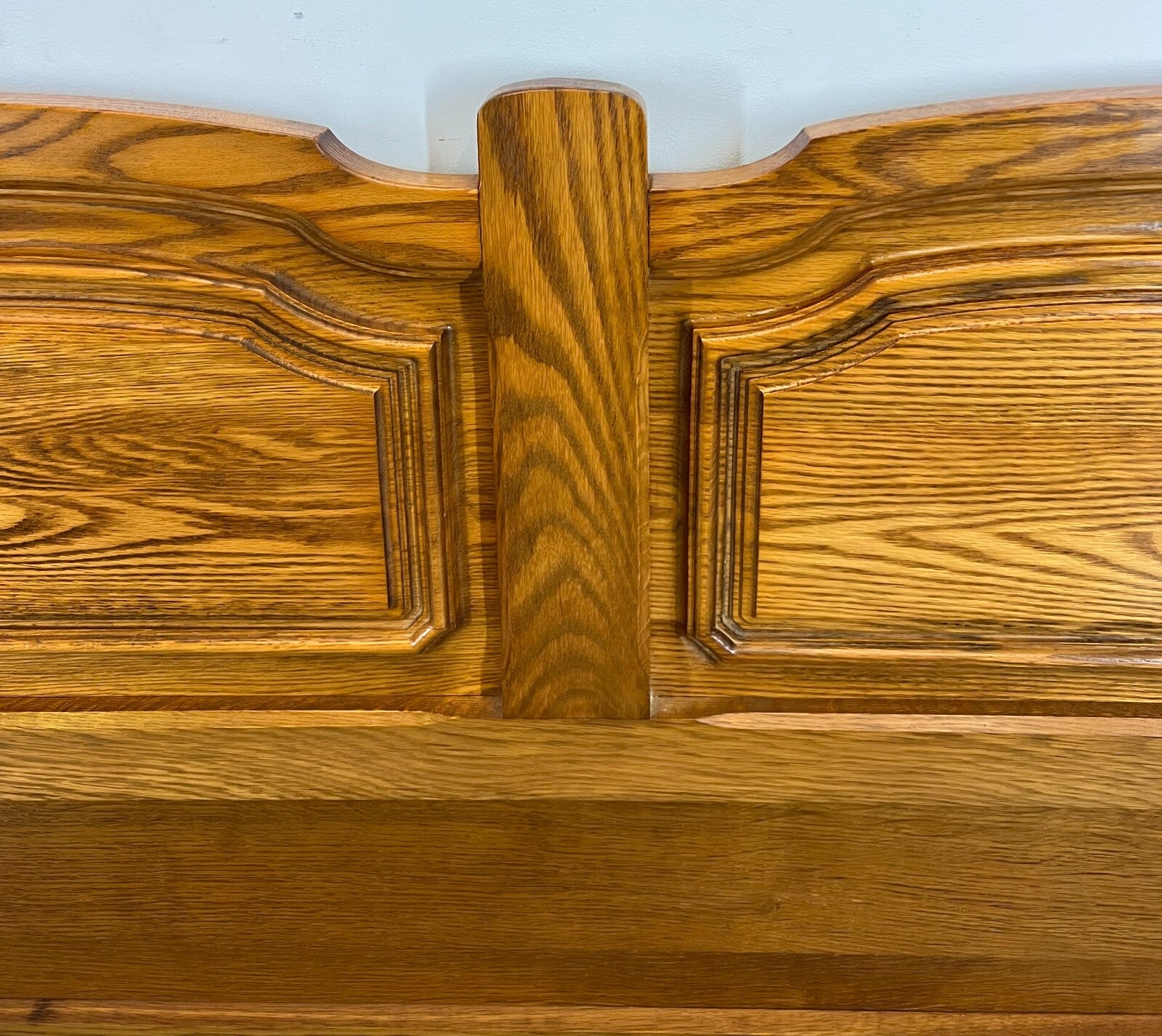 Bed Vintage French Style Oak King Size Carved Frame Carved Headboard LOT 21757