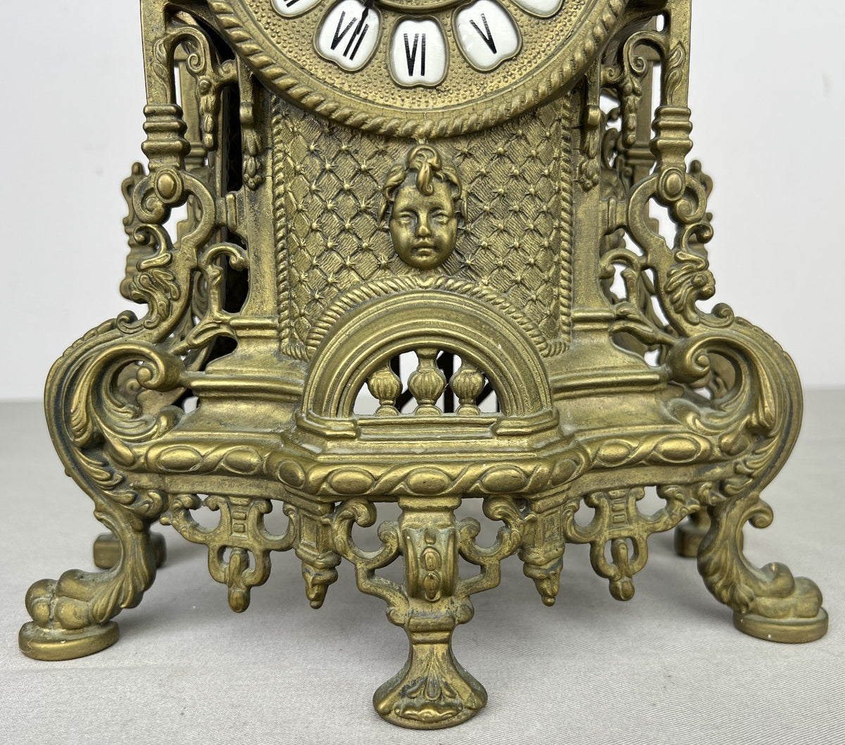 Clock Vintage French Style Quartz Ornate Roman Numeral Mantel Clock LOT 6443
