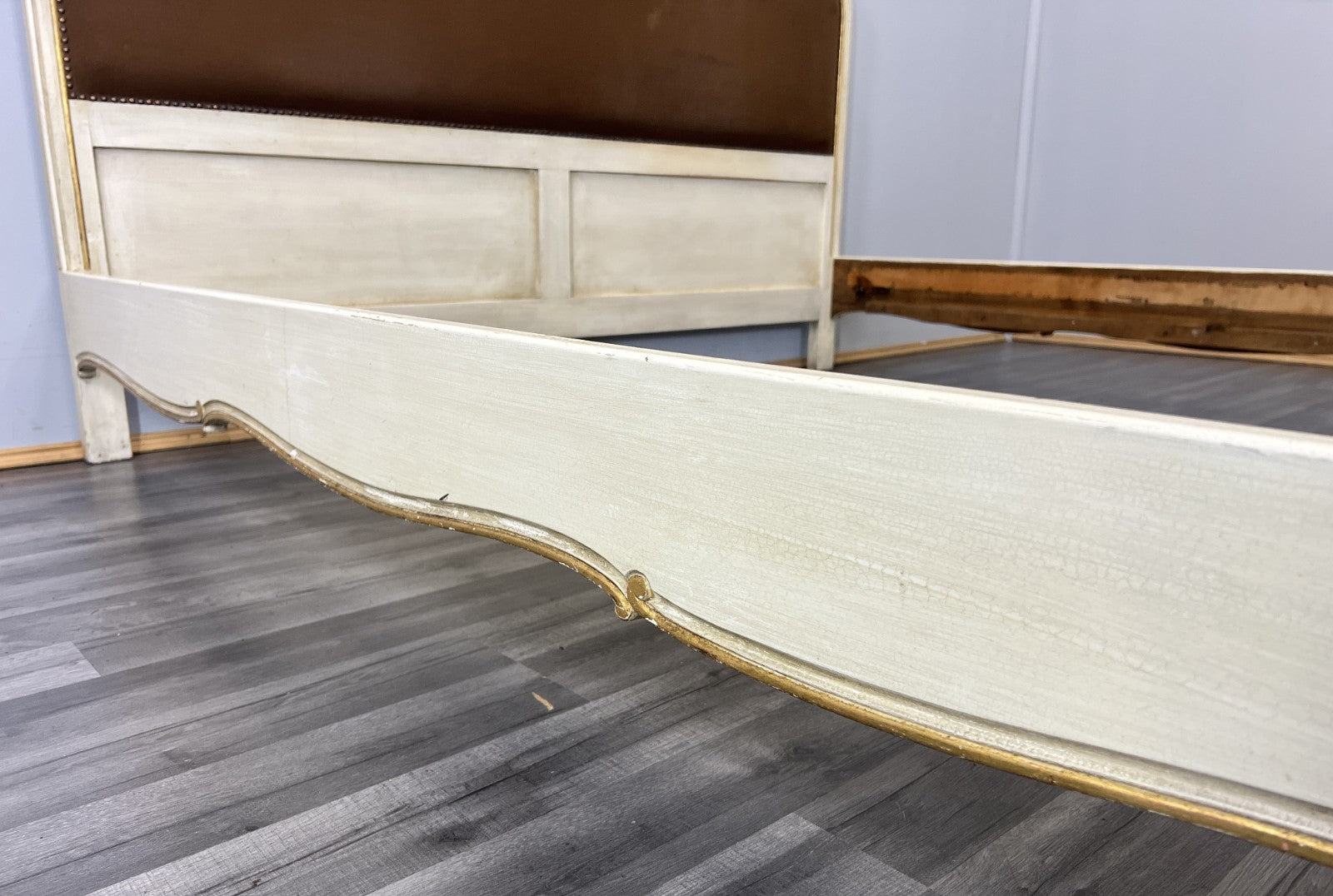 Bed Vintage French Shabby Chic Upholstered King Size Bed Frame LOT 481611