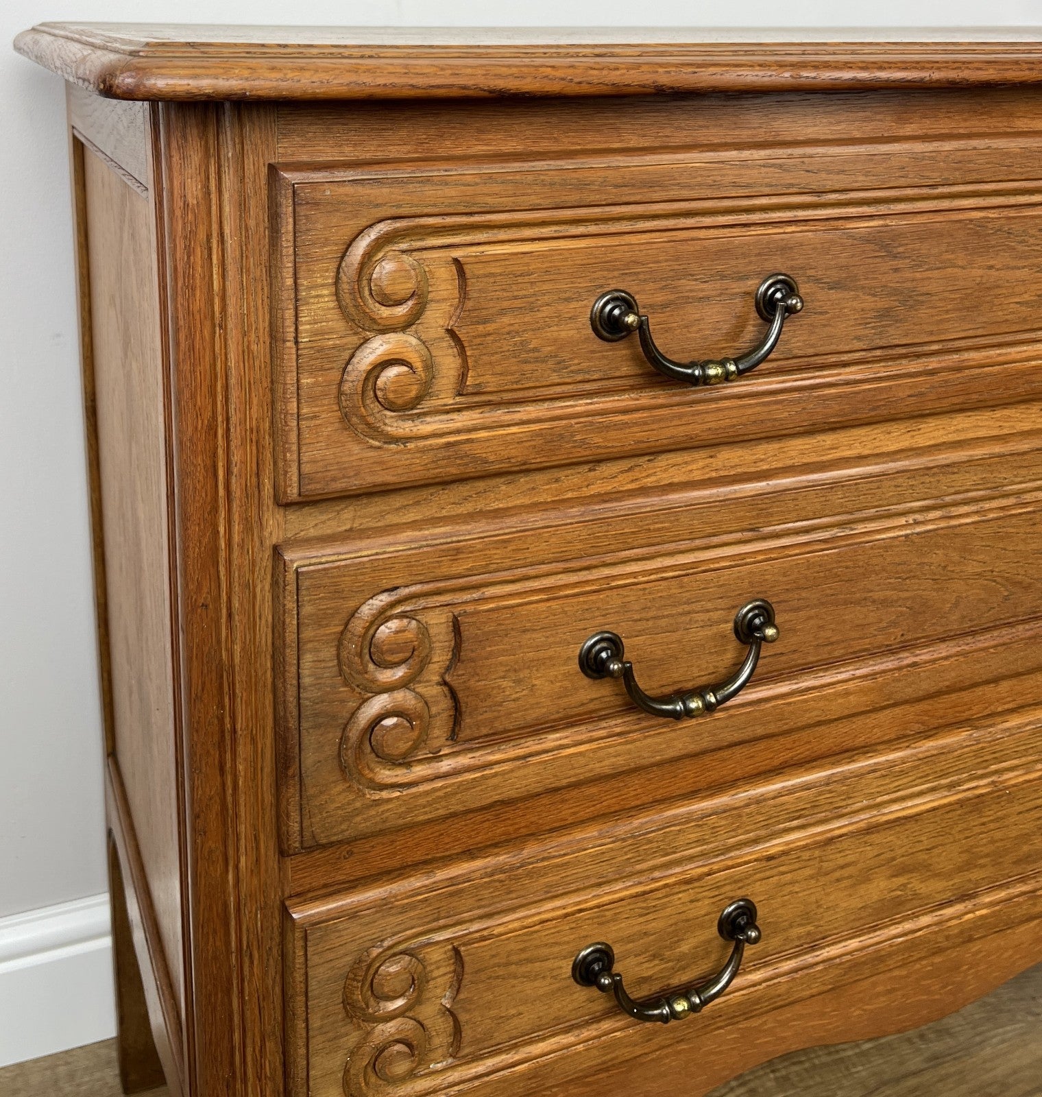 Chest of Drawers Vintage French Louis Oak 3 Drawers Carved Cabinet LOT 62506