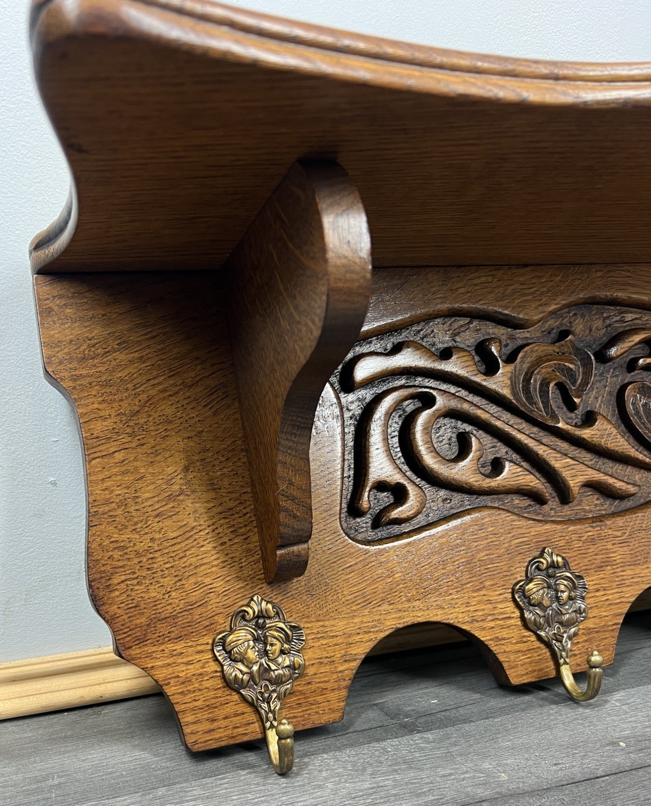 French Vintage Style Coat Rack Oak 6 Hooks Ornate Wall Shelf Coat LOT 47287