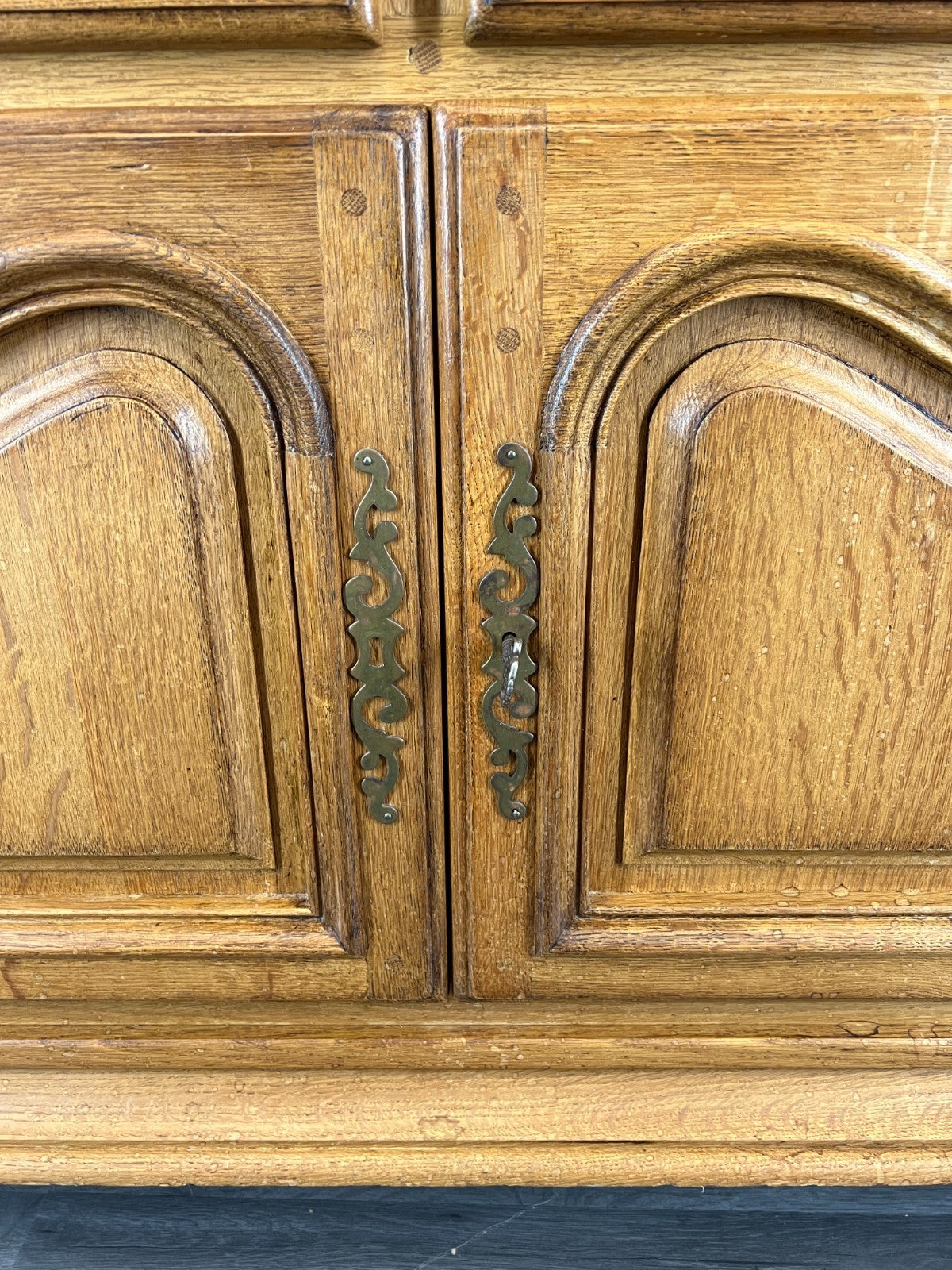 Cabinet Vintage French Oak 2 Door Carved Sideboard with Drawers LOT 43995