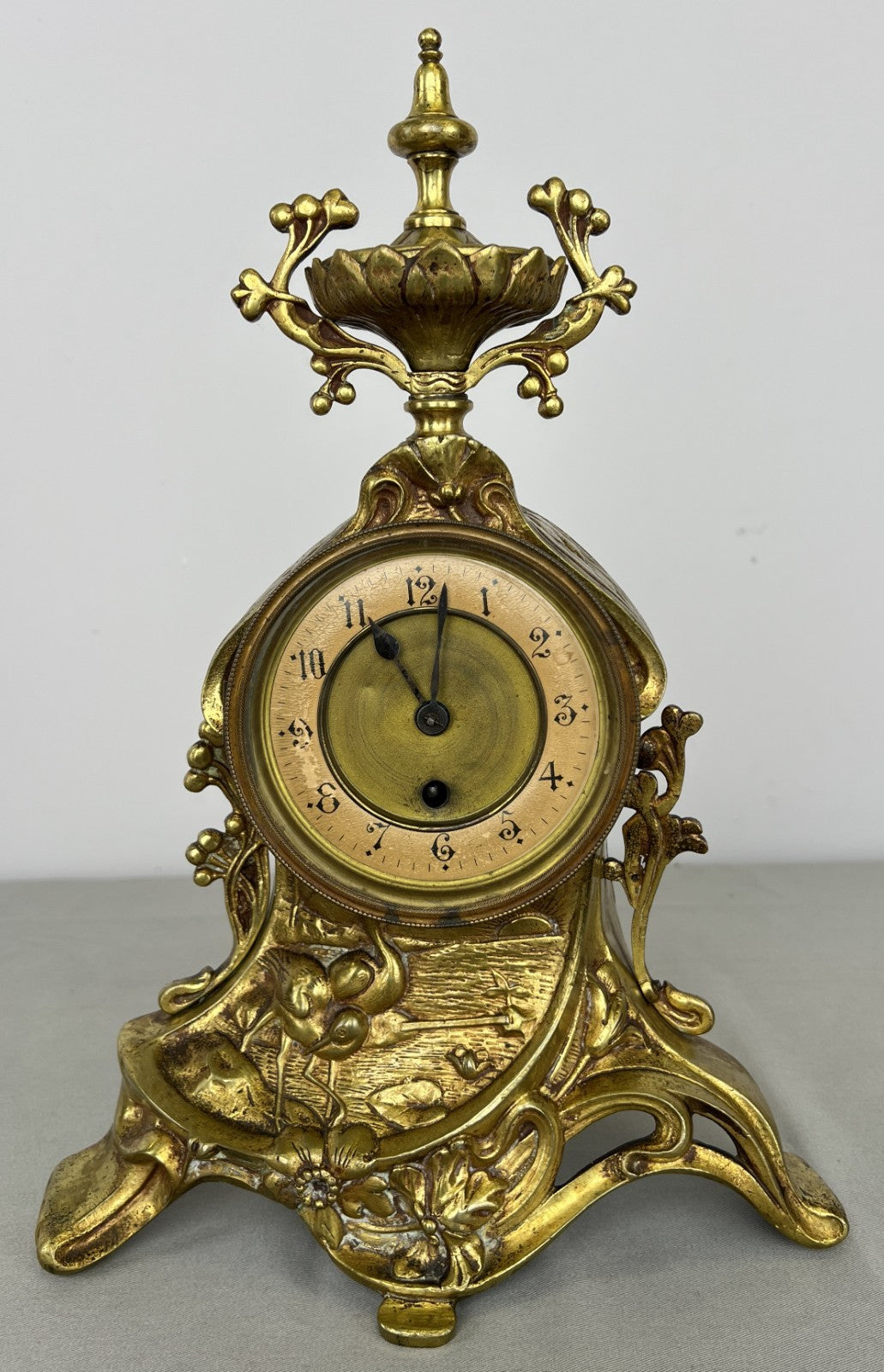 Clock Antique French Style Brass Ornate Mantel Clock with Key LOT 6473