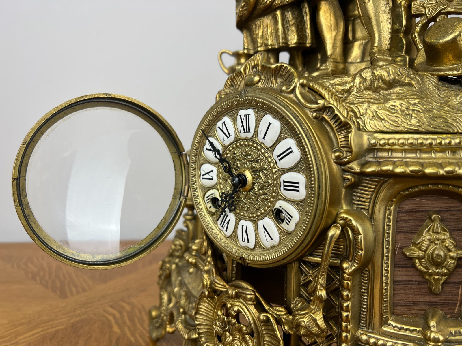 Clock Vintage French Brass Ornate Romantic Couple Mantel Clock LOT 605210