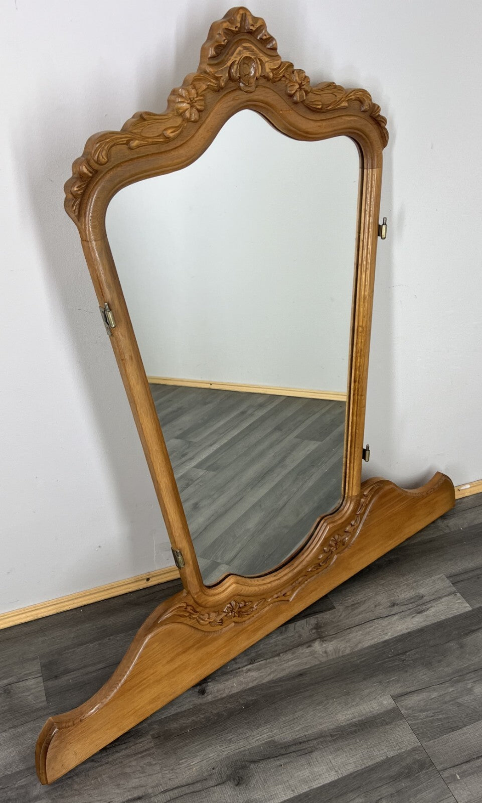 Mirror Vintage French Style Oak Carved Decorative Frame Wall Mirror LOT 32150