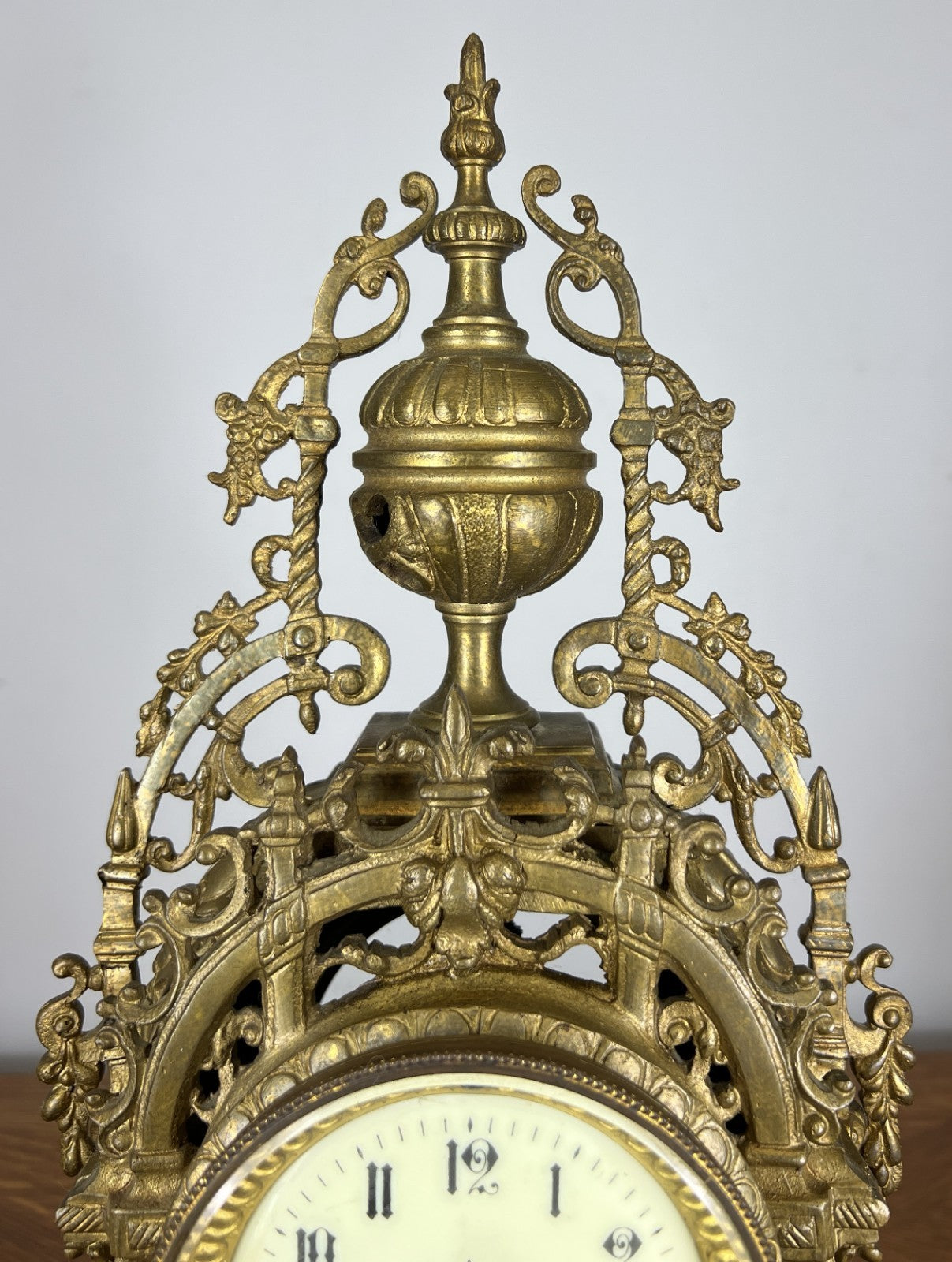 Mantel Clock Vintage French Style Architectural Brass Garniture Set LOT 46453