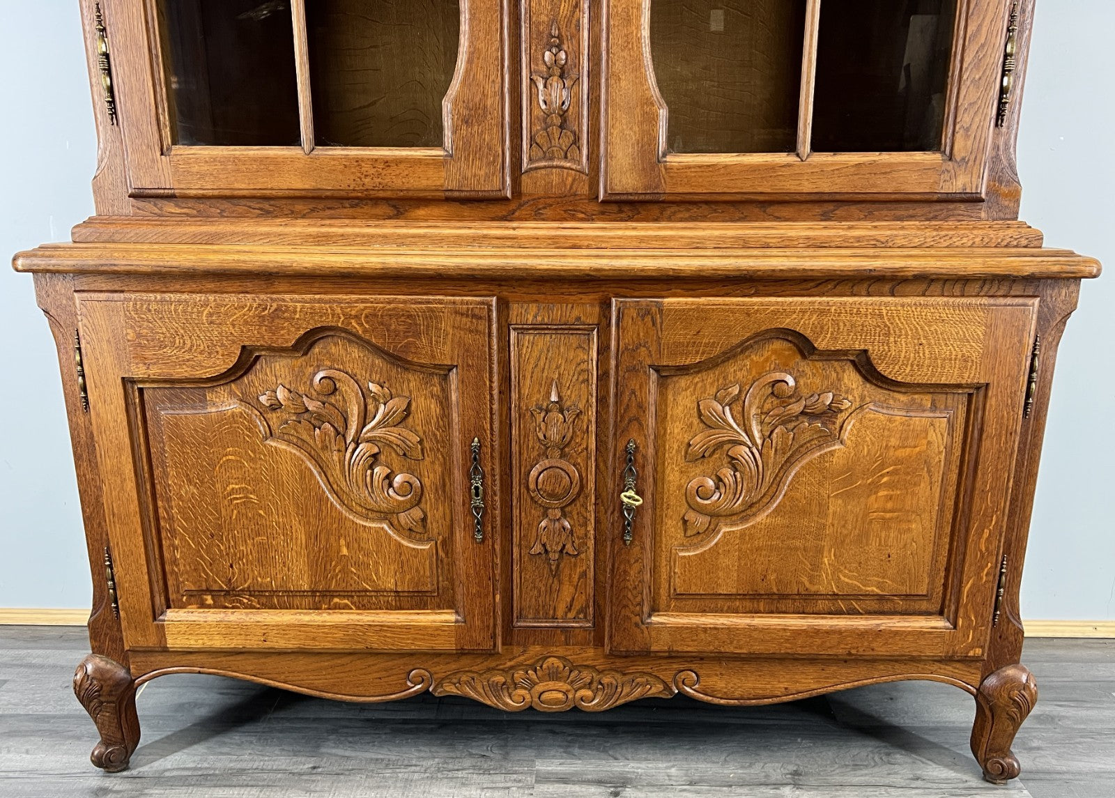 Bookcase Vintage French Louis XIV Style Oak Display Cabinet Sideboard LOT 44817