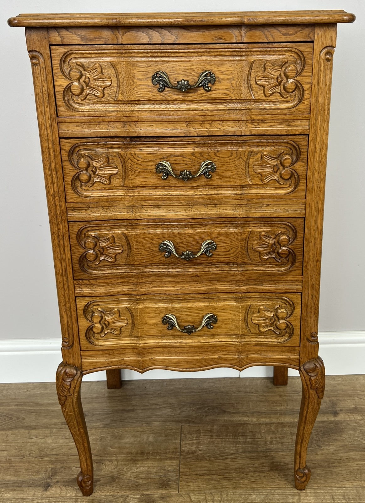 Chest of Drawers Vintage French Louis Oak 4 Drawers Carved Cabinet LOT 62311